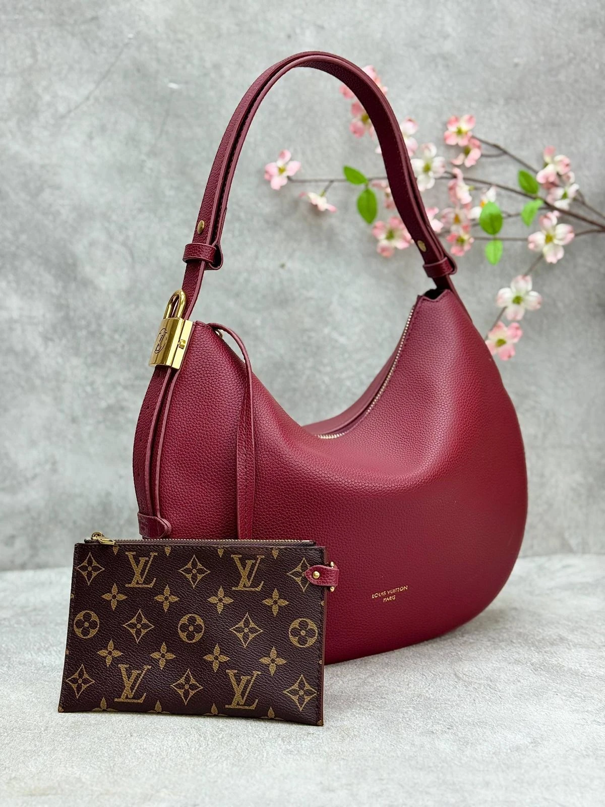 LV Low Key Cookie MM Bordo 25 x 35 cm