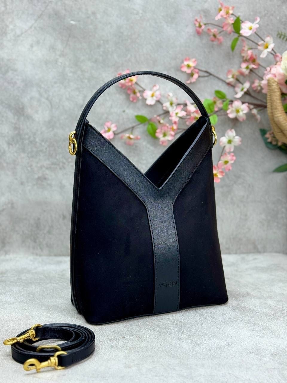 YSL - Y TOP-HANDLE BUCKET SUET 30 x 23 cm