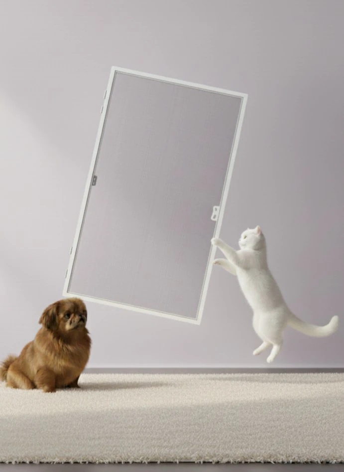 PawSafe Menteşeli Pencere Sineklik Sistemi – Kedi Dostu Tasarım | Palace Aluminium