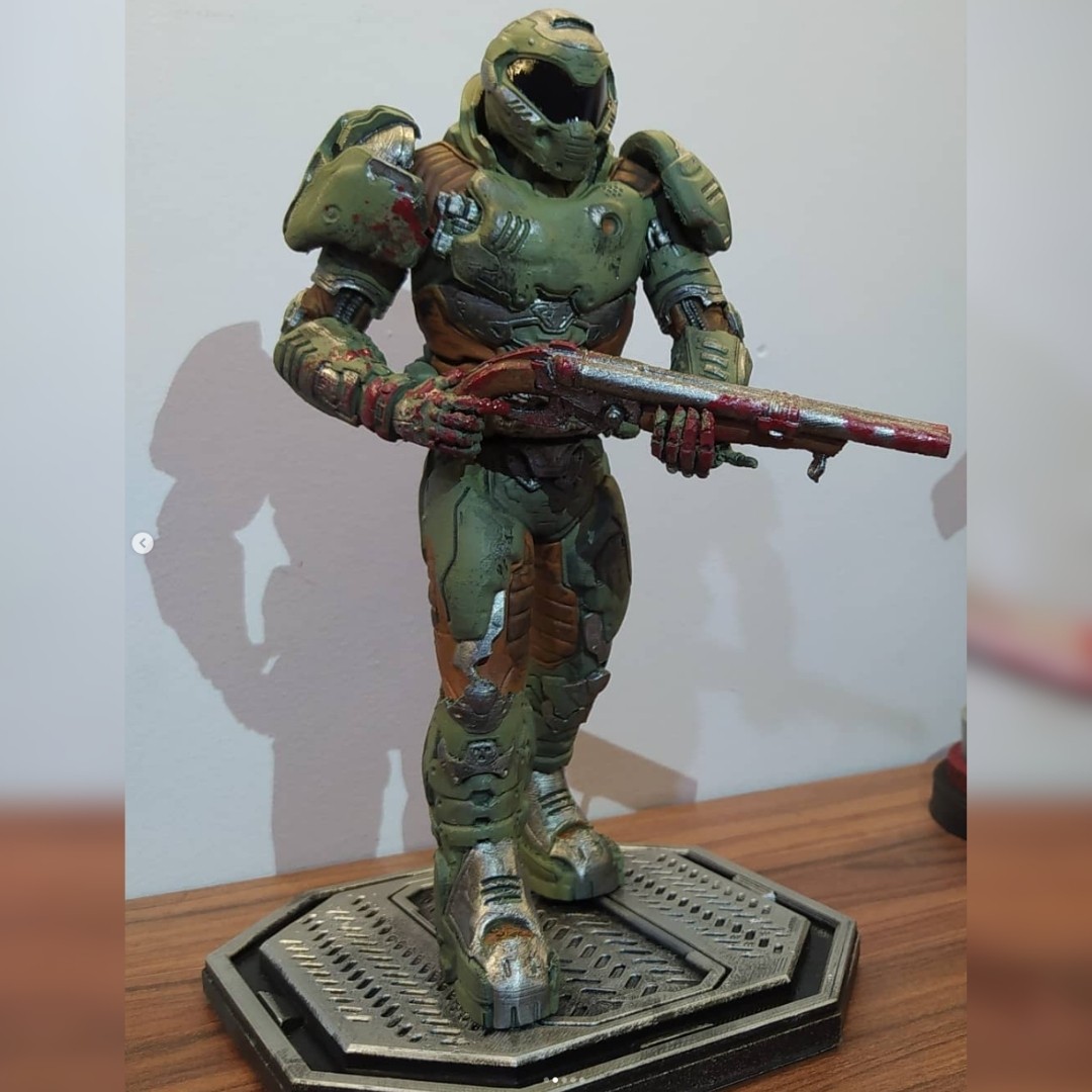 Doom Figür