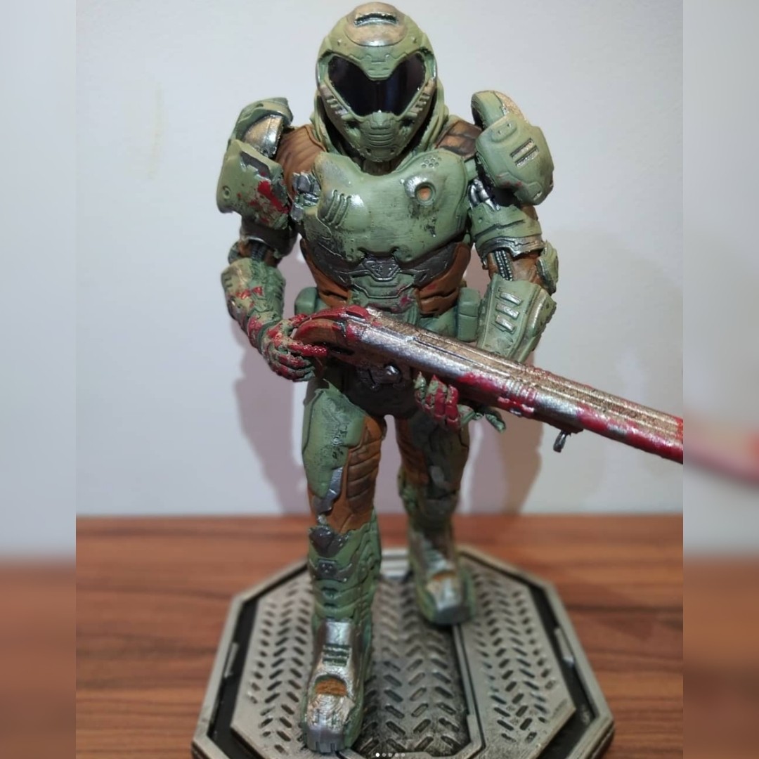 Doom Figür