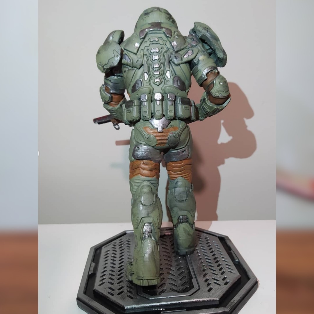 Doom Figür