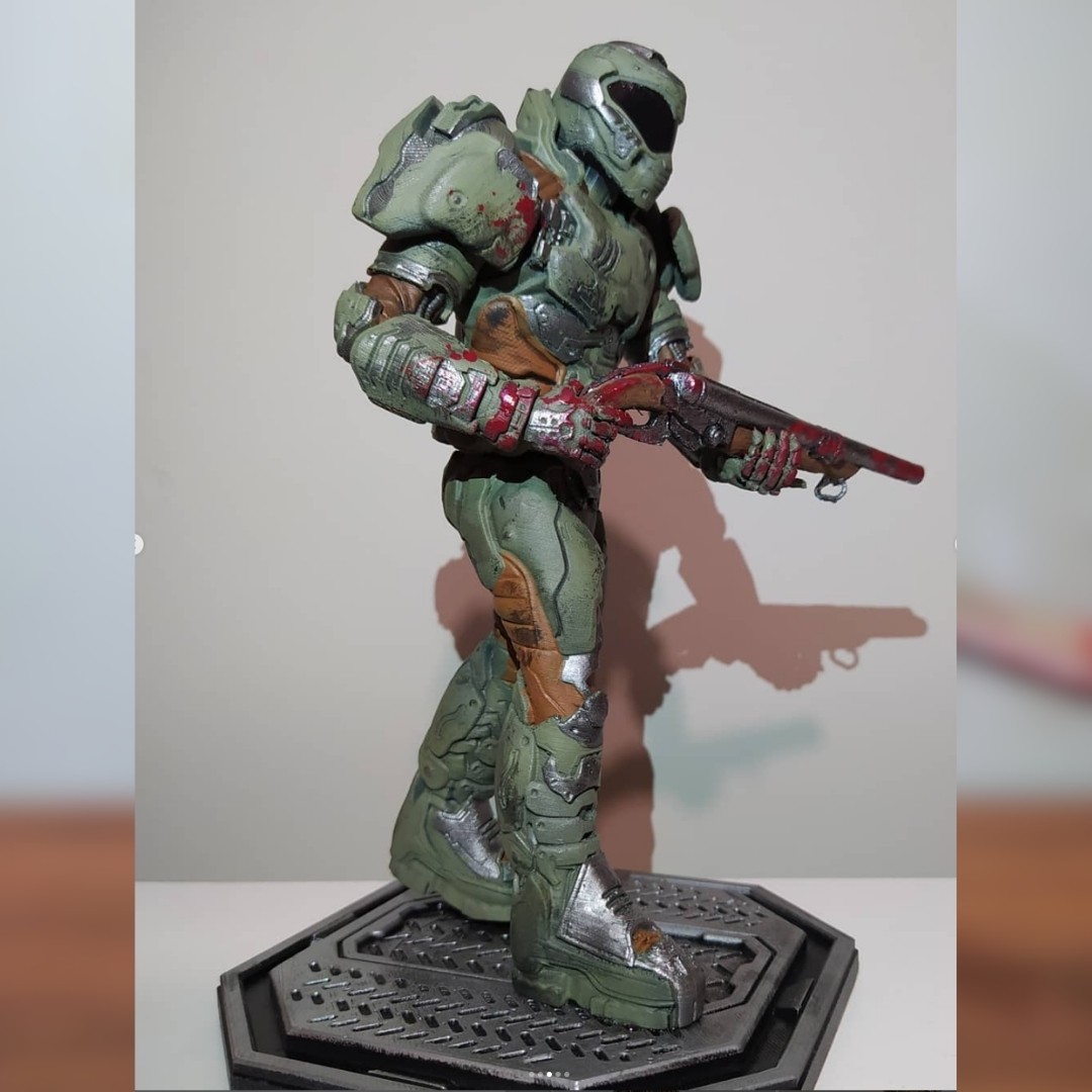 Doom Figür