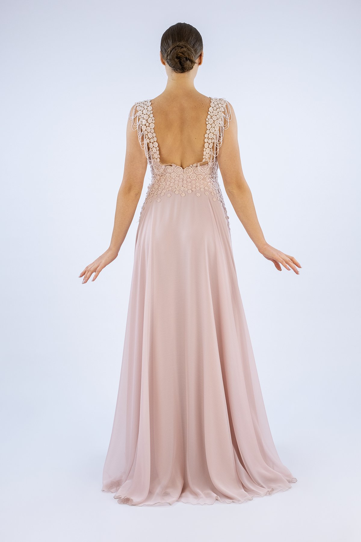 Assured Sophistication Dantel Nişan Elbisesi