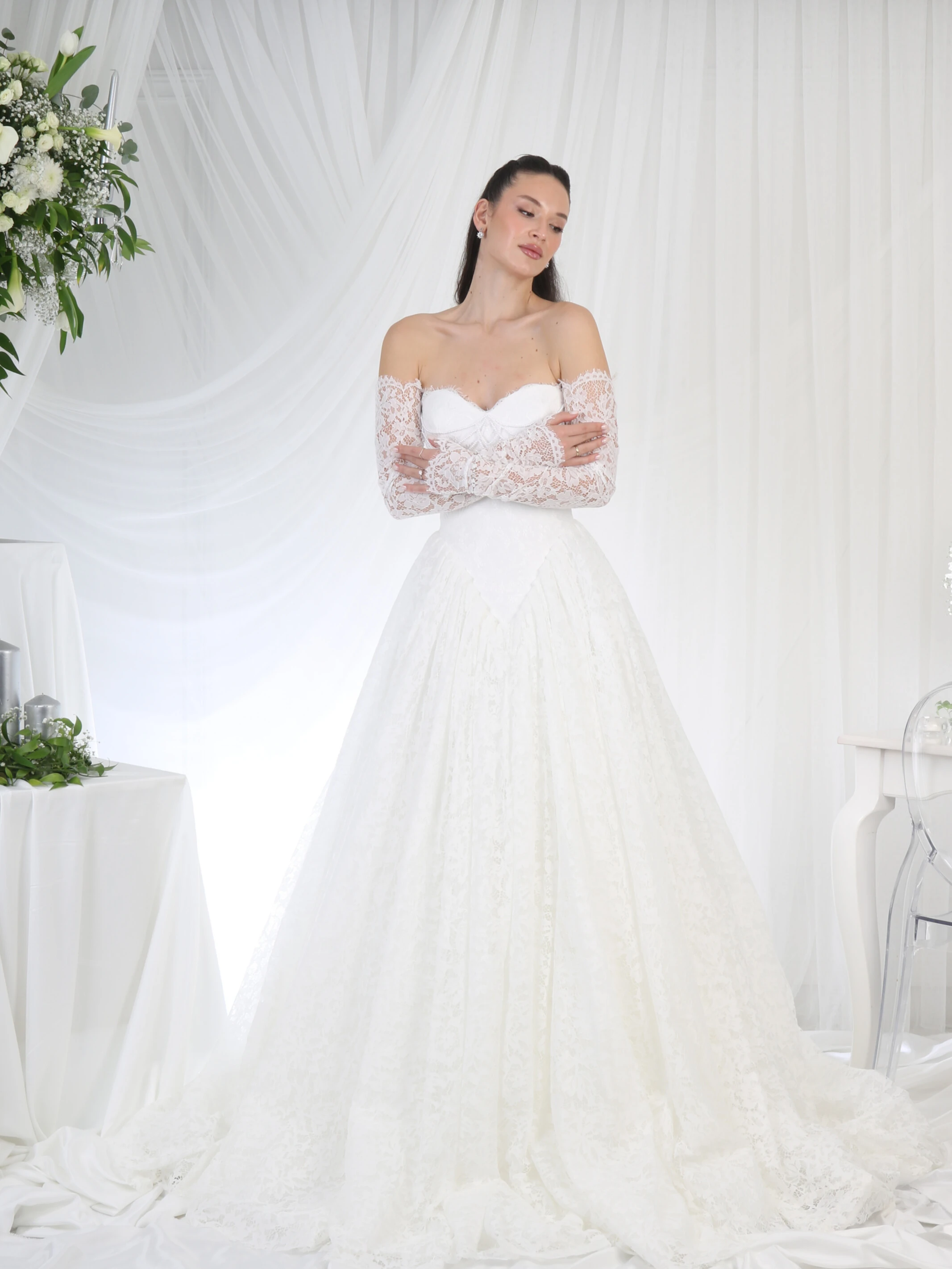 Courageous Chic Dantel Gelinlik 