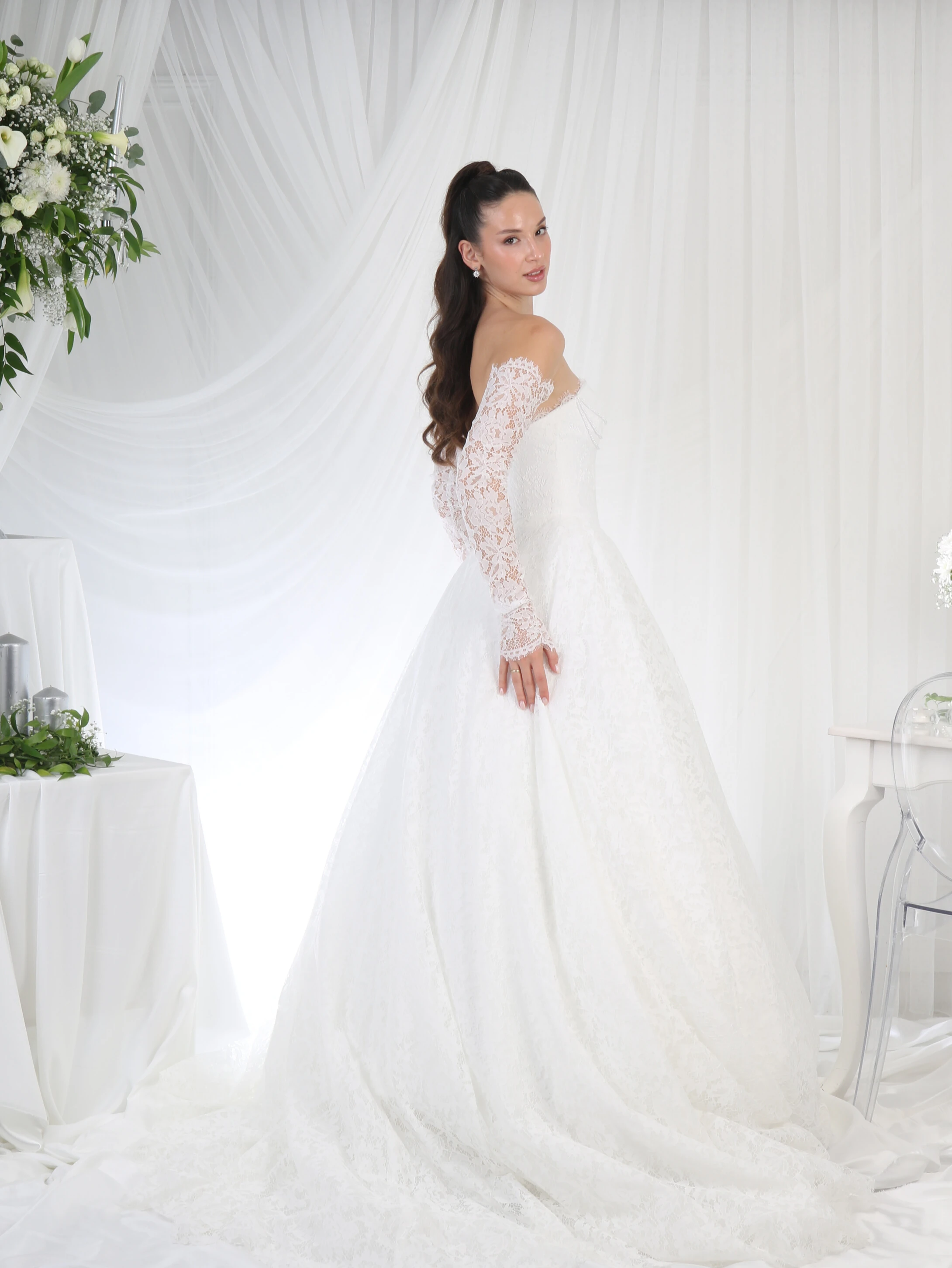 Courageous Chic Dantel Gelinlik 