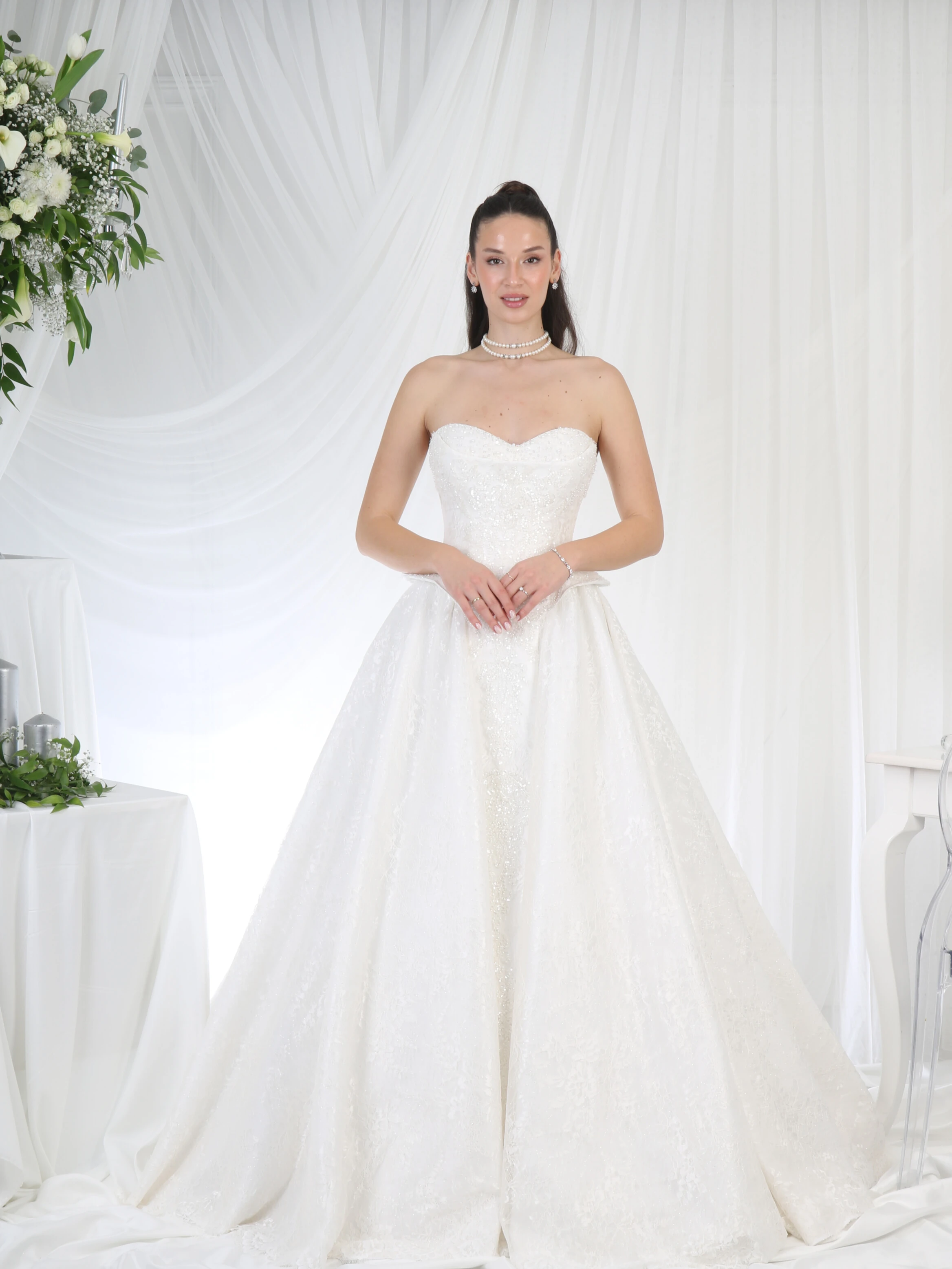 Empowered Allure Dantel Gelinlik