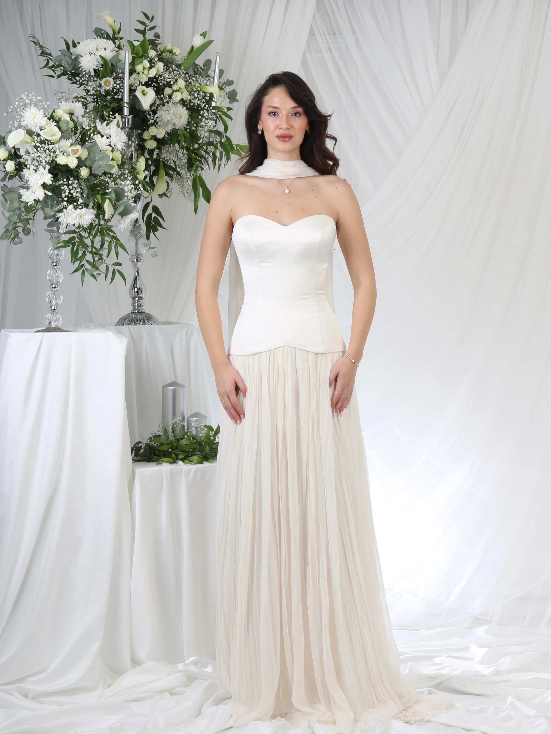 Contemporary Grace Sade Nişan Elbisesi