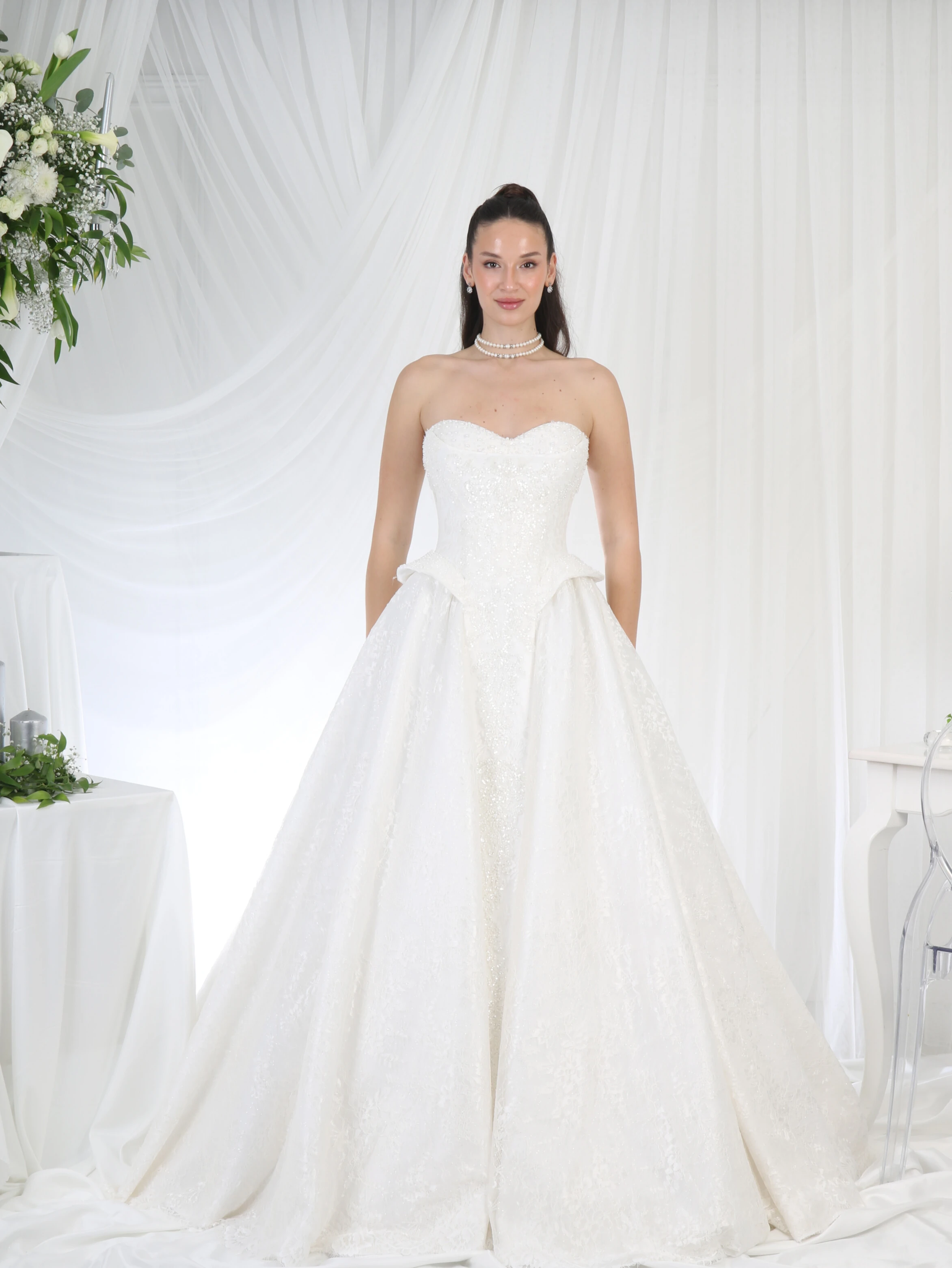 Empowered Allure Dantel Gelinlik