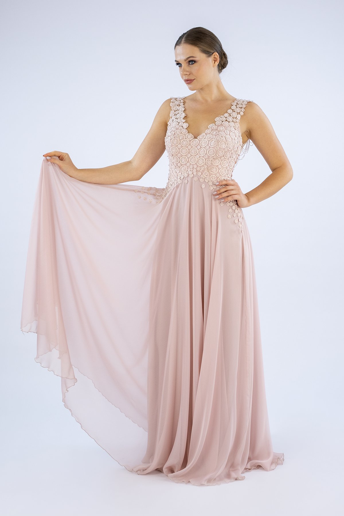 Assured Sophistication Dantel Nişan Elbisesi