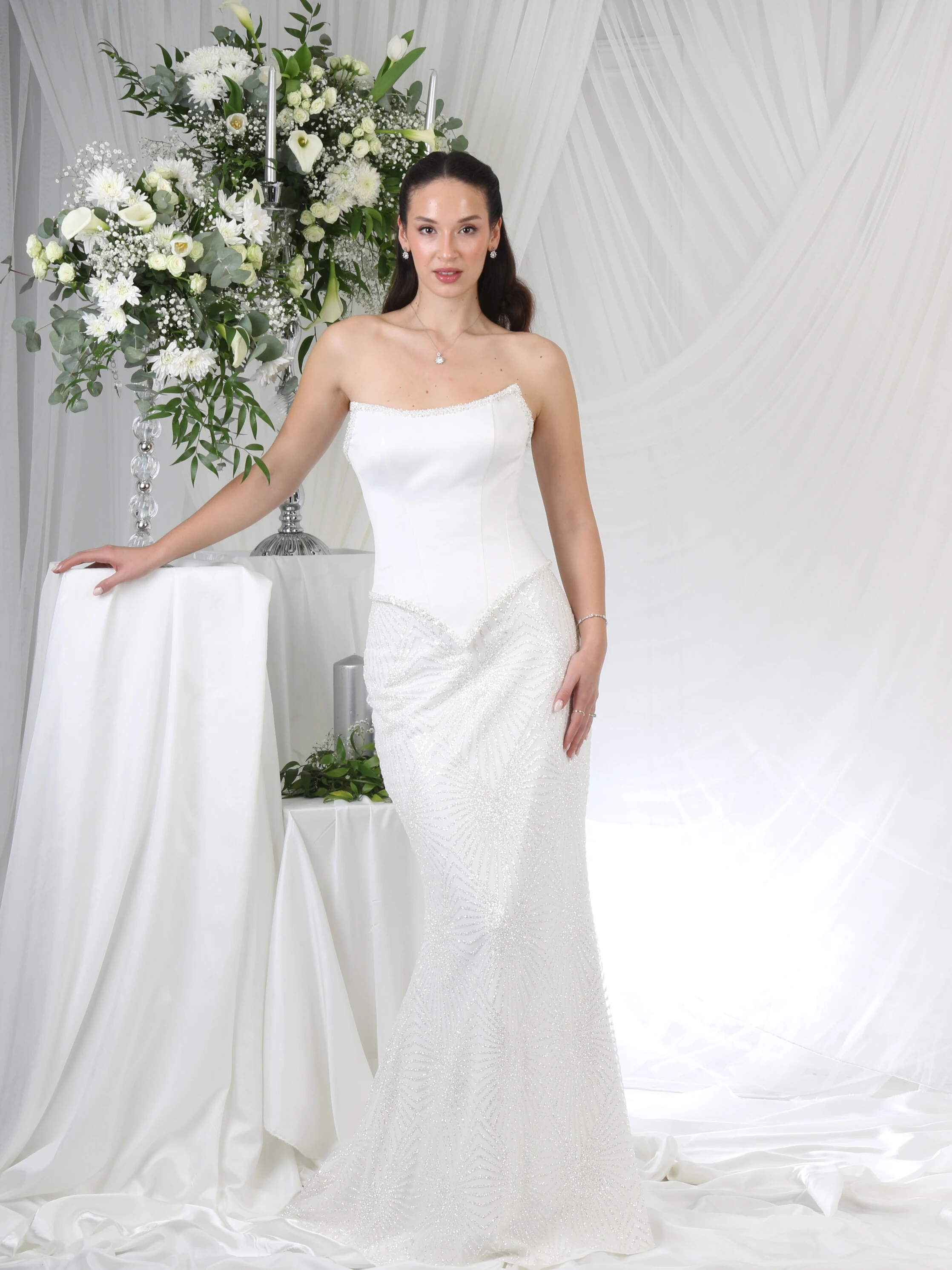 Elegant Serenity Balık Kesim Nişan Elbisesi