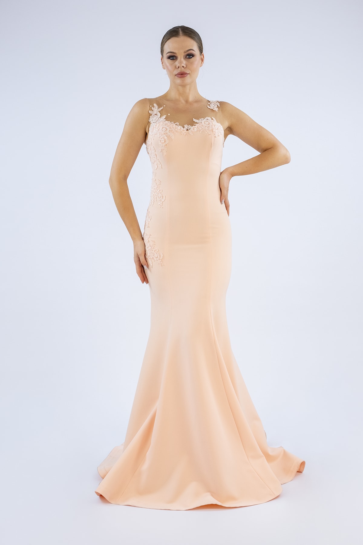 Classic Simplicity Sade Nişan Elbisesi