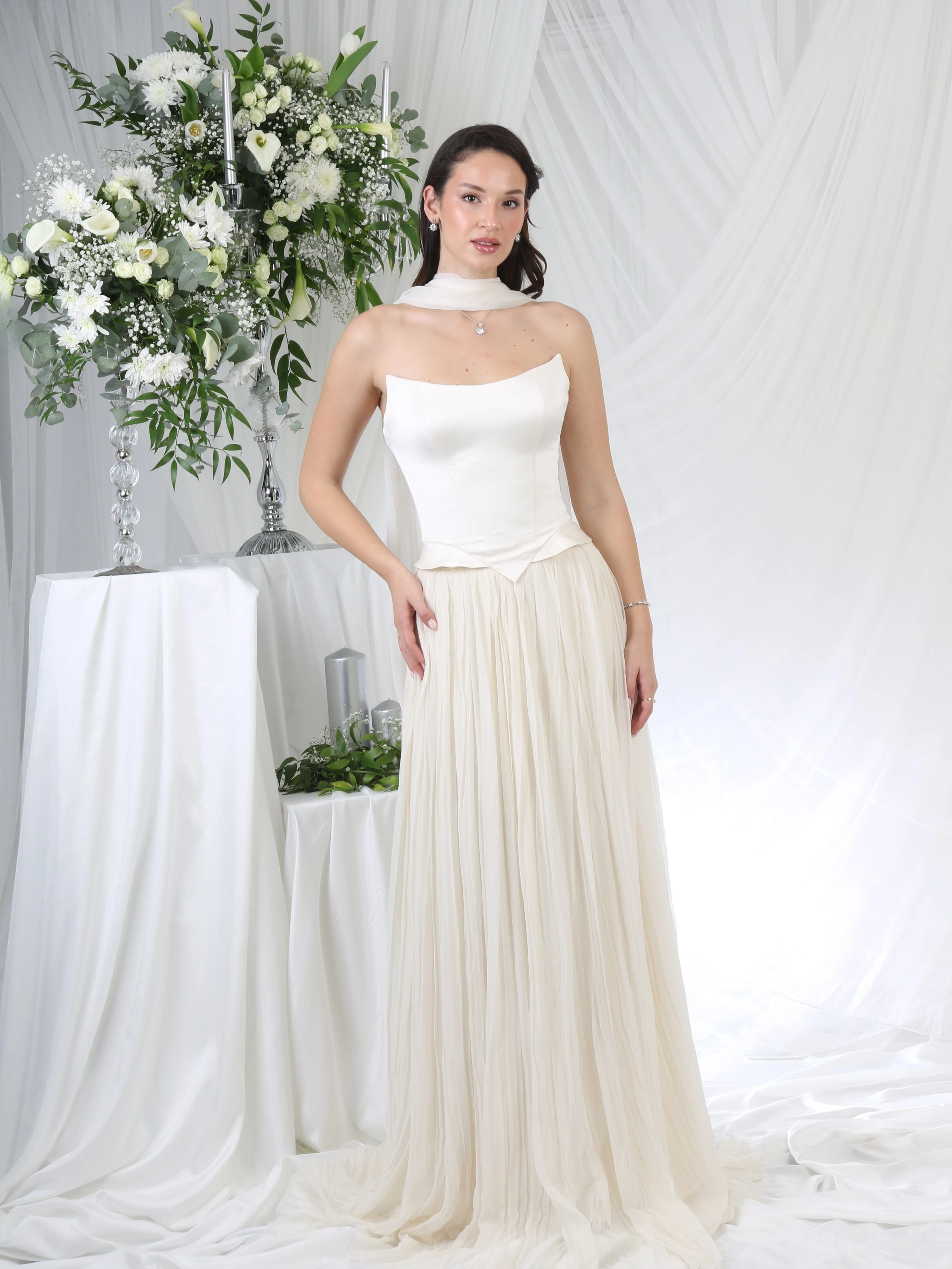 Classy Elegance Sade Nişan Elbisesi