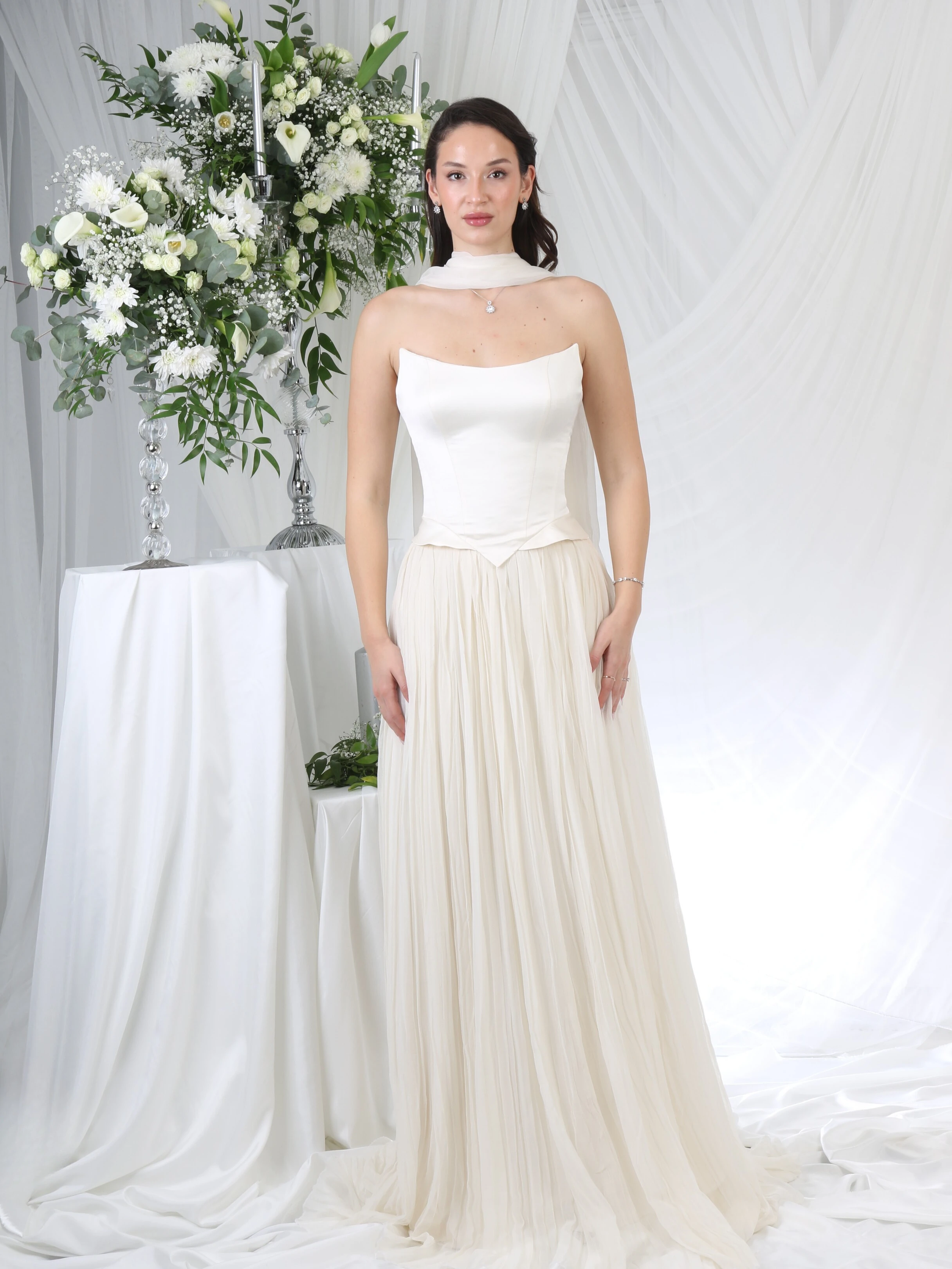 Classy Elegance Sade Nişan Elbisesi