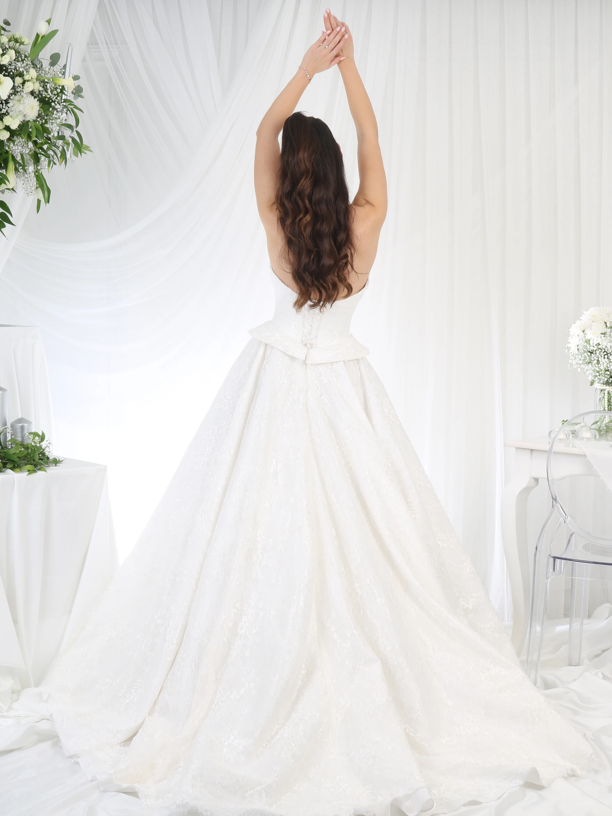 Empowered Allure Dantel Gelinlik