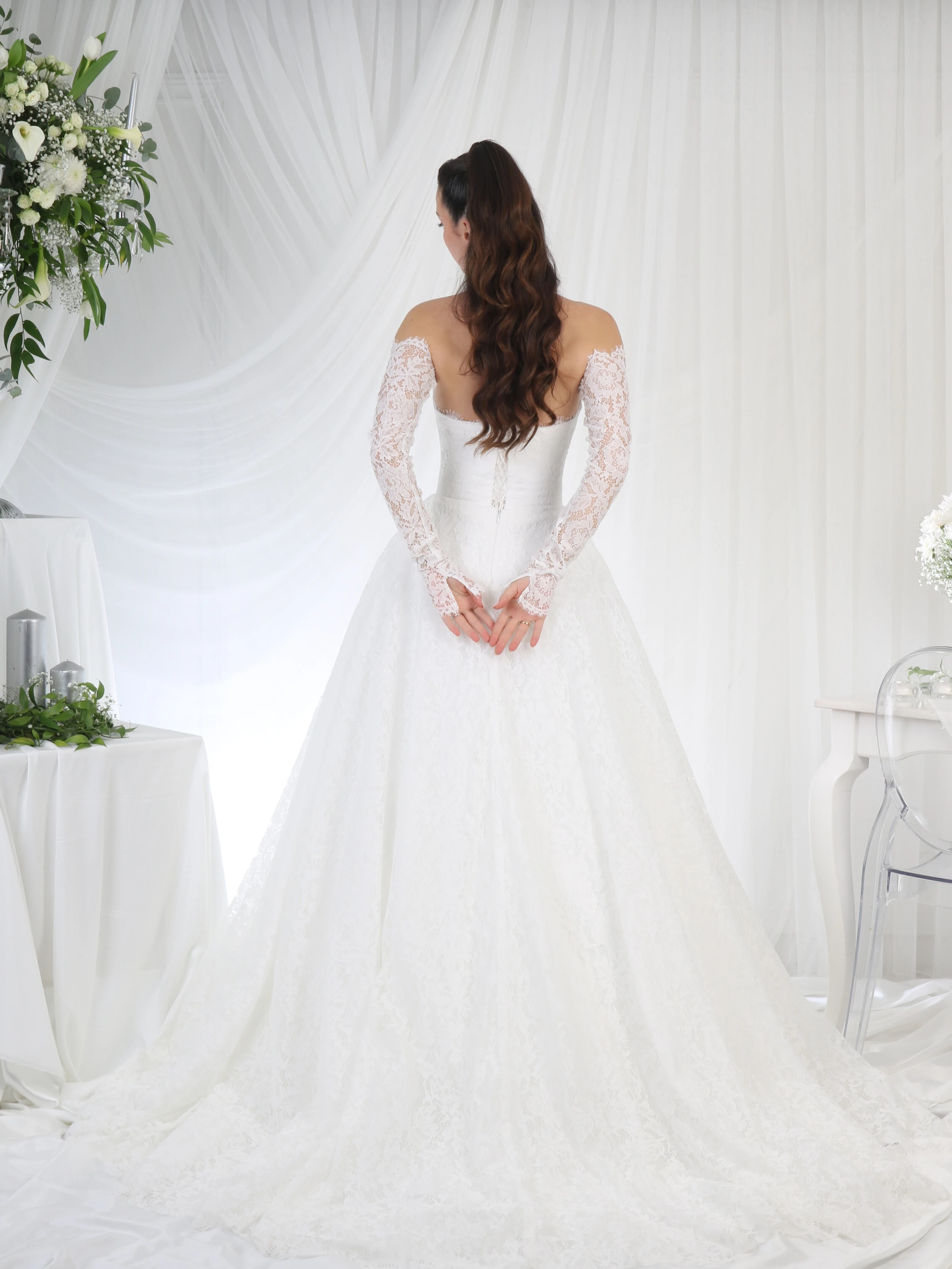 Courageous Chic Dantel Gelinlik 