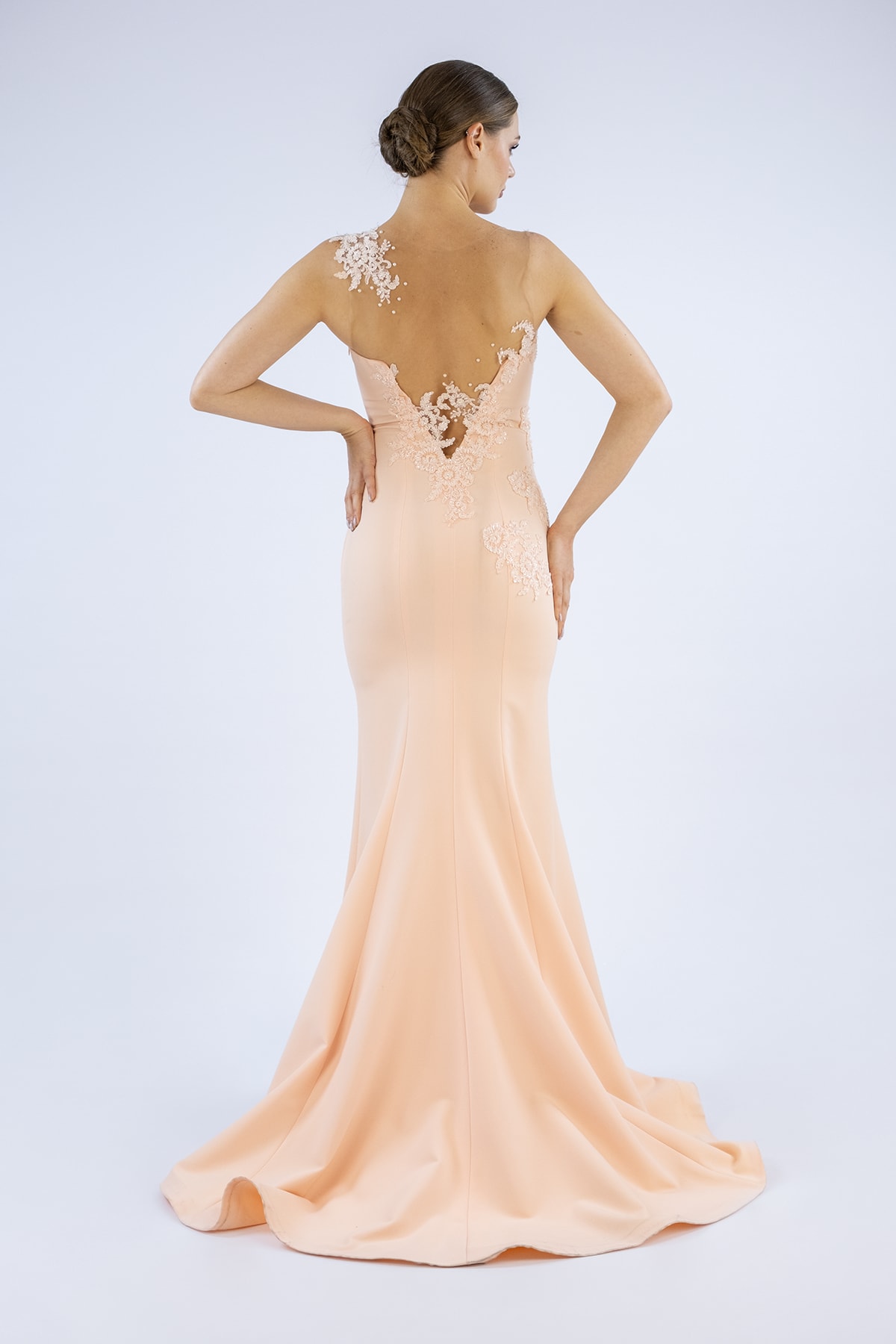 Classic Simplicity Sade Nişan Elbisesi