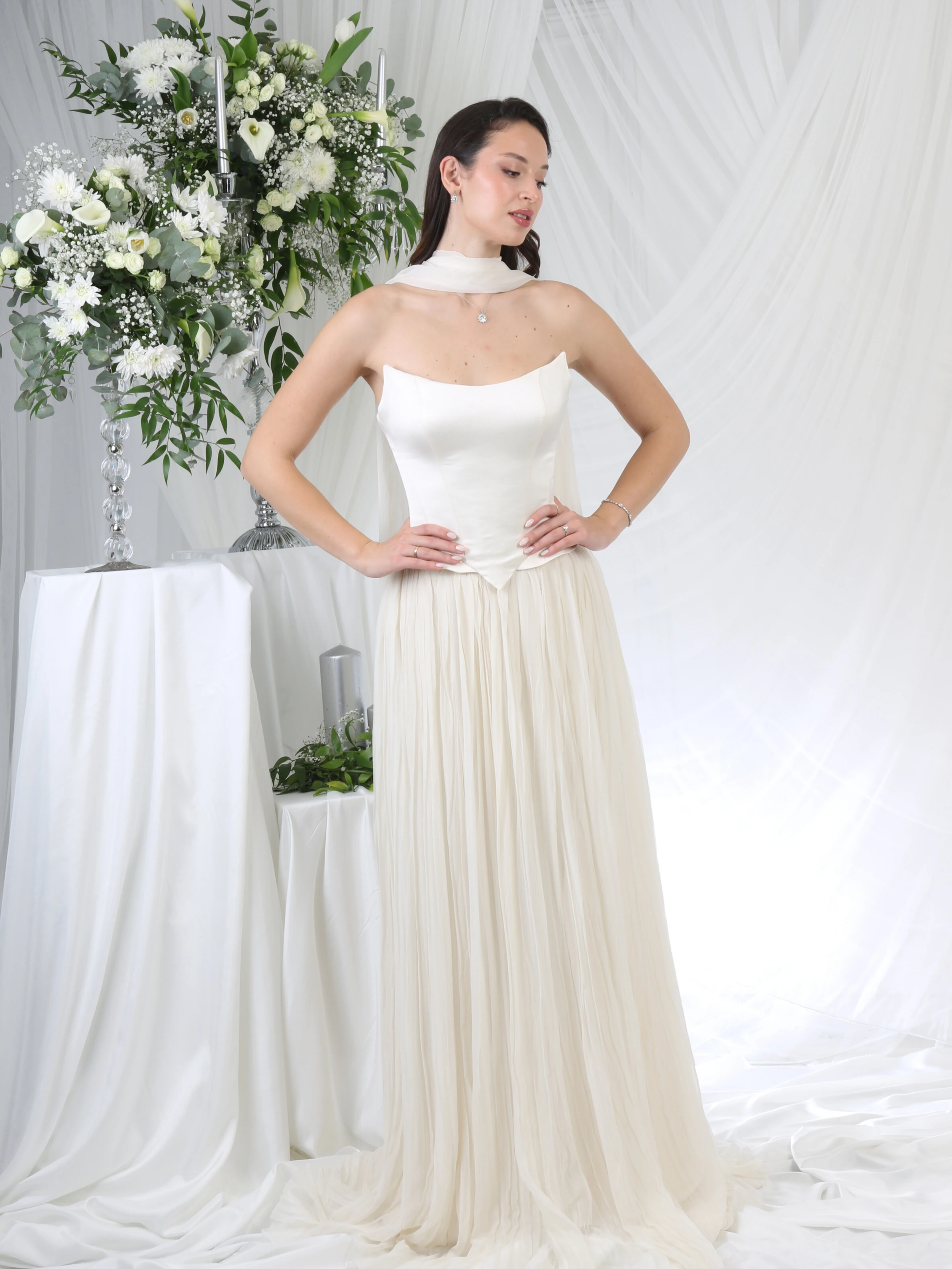 Classy Elegance Sade Nişan Elbisesi