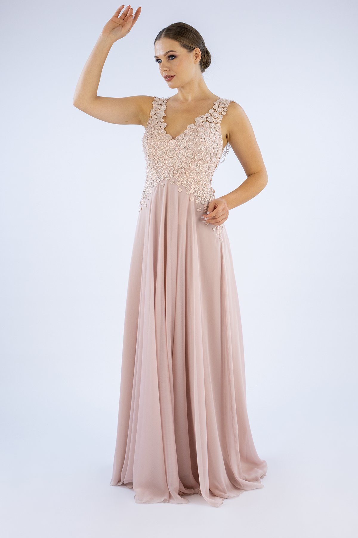 Assured Sophistication Dantel Nişan Elbisesi