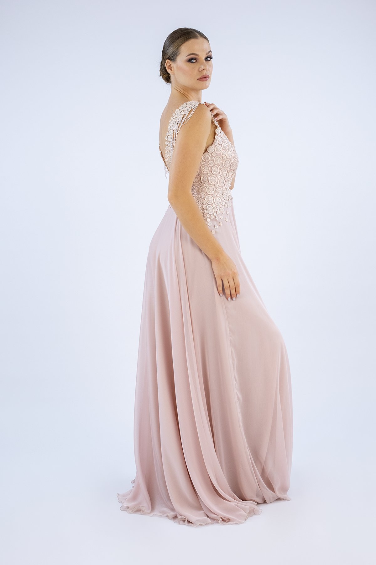 Assured Sophistication Dantel Nişan Elbisesi