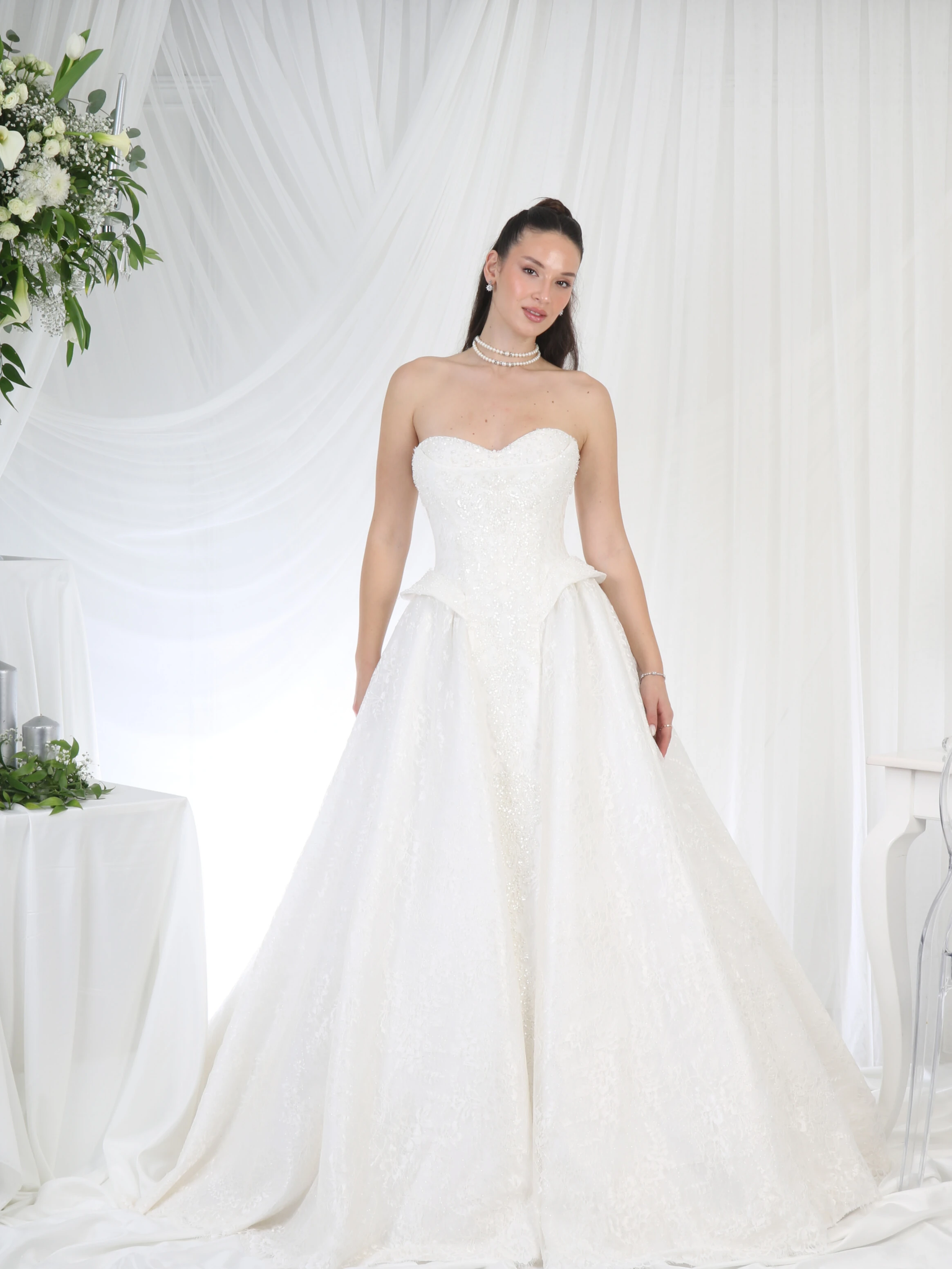 Empowered Allure Dantel Gelinlik