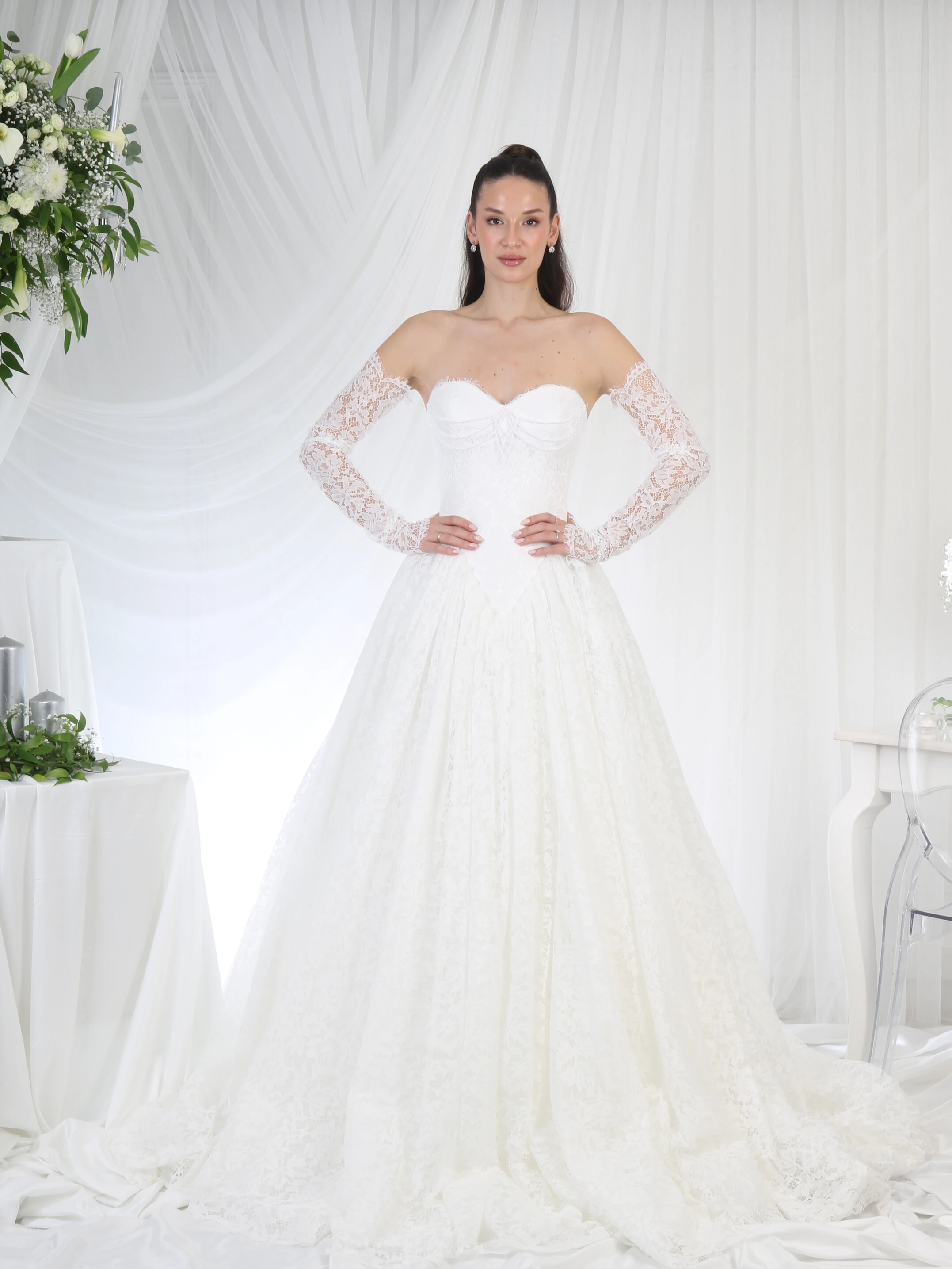 Courageous Chic Dantel Gelinlik 