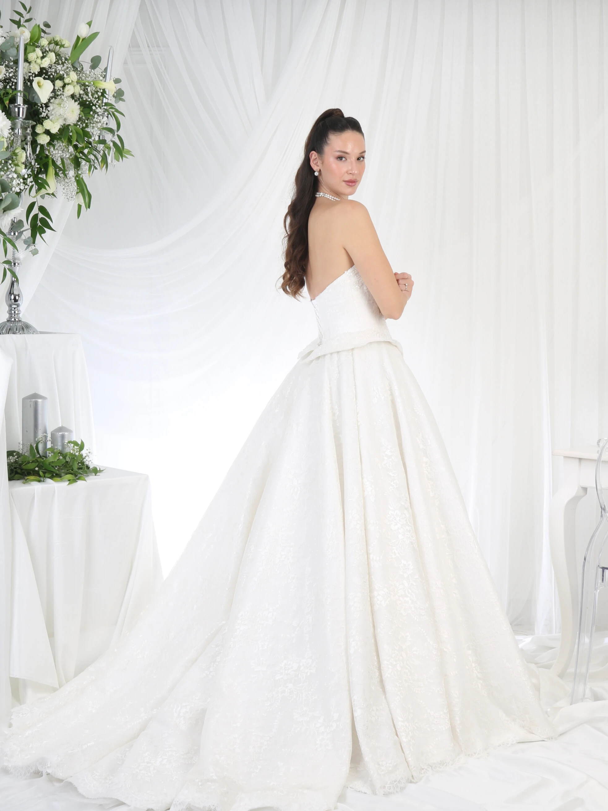 Empowered Allure Dantel Gelinlik