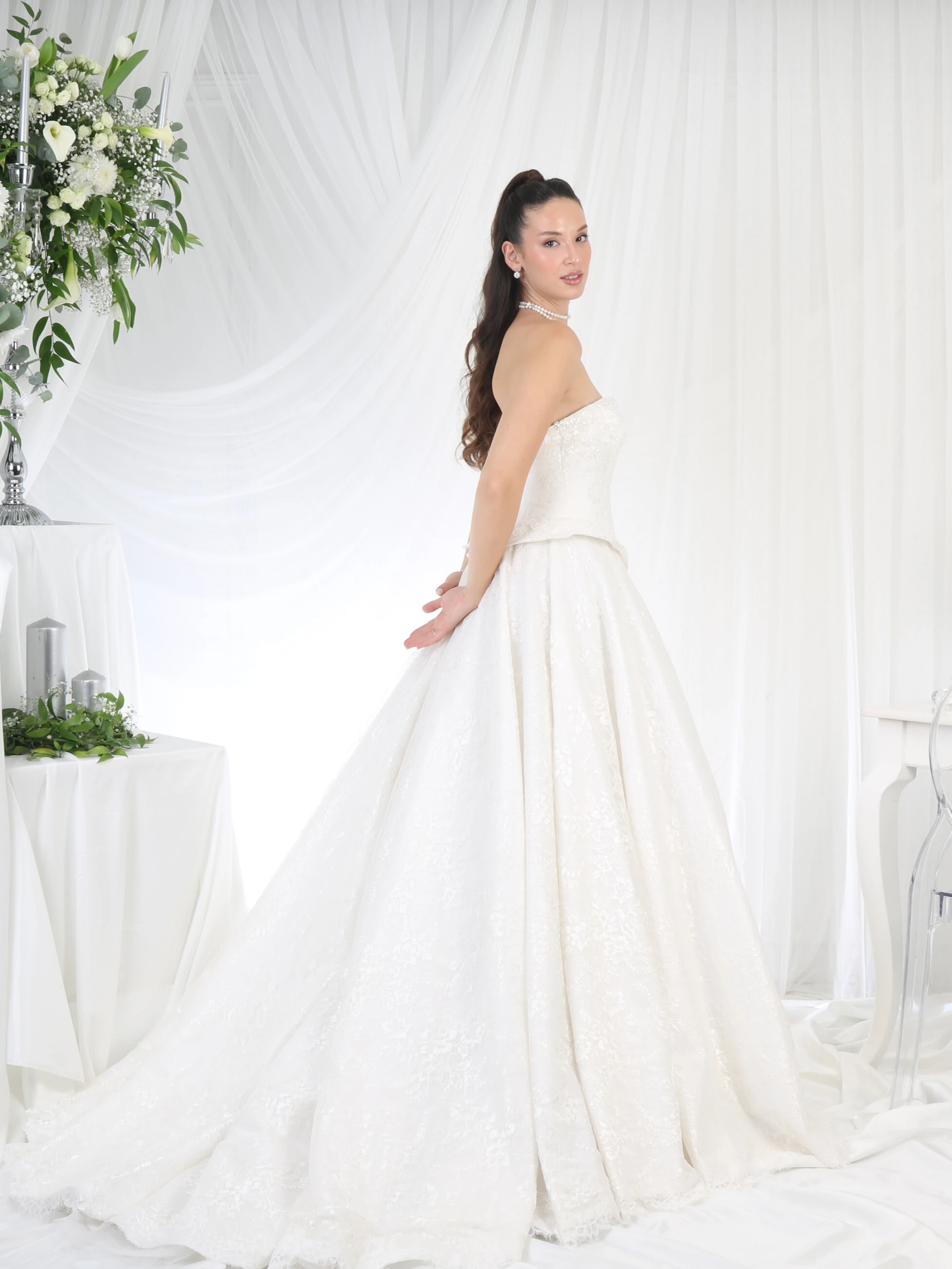 Empowered Allure Dantel Gelinlik