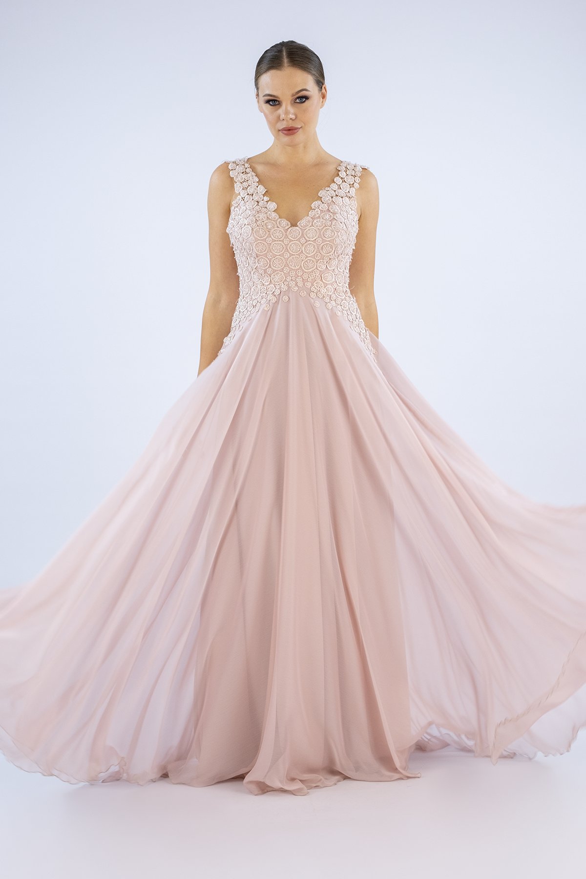 Assured Sophistication Dantel Nişan Elbisesi