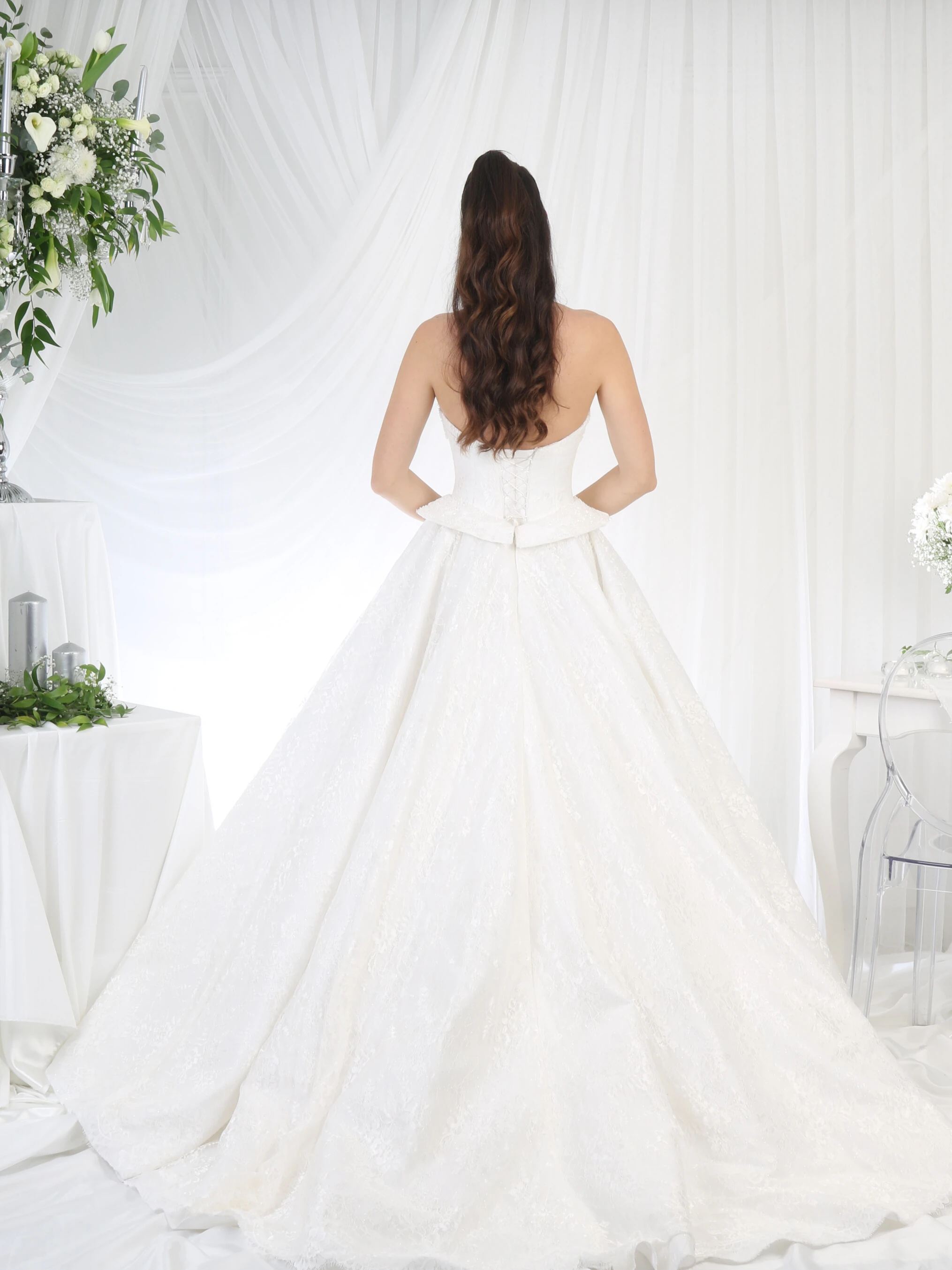 Empowered Allure Dantel Gelinlik