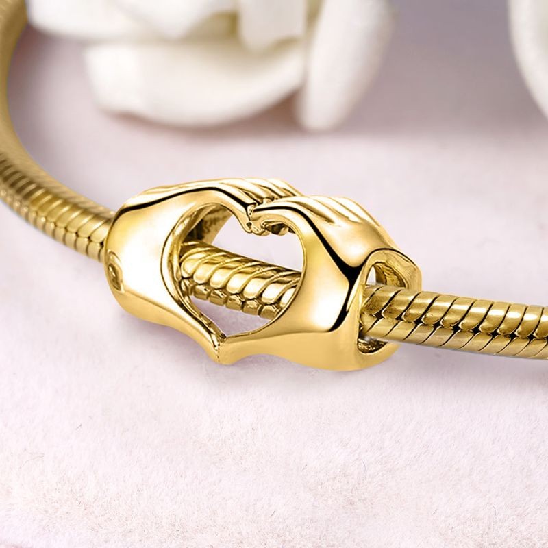 Sonsuza Dek Kalbimizde' Eller Kalp Charm, 18K Altın Kaplama 925 Ayar Gümüş