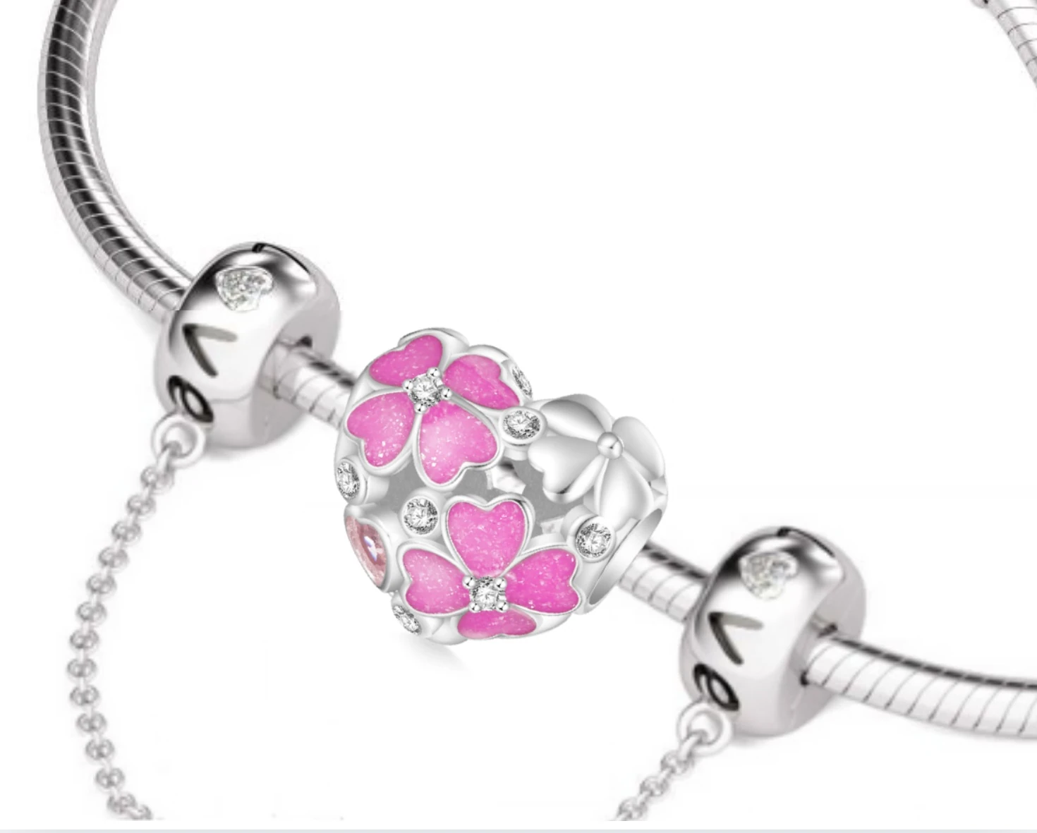 (18cm Klasik Bileklik) ve ("Love" Temalı Gümüş Güvenlik Zinciri) ve (Pembe Dört Yapraklı Yonca İşlemeli Kalp Charm), 925 Ayar Gümüş