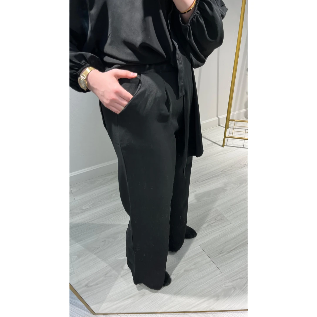 Pileli Siyah Pantolon