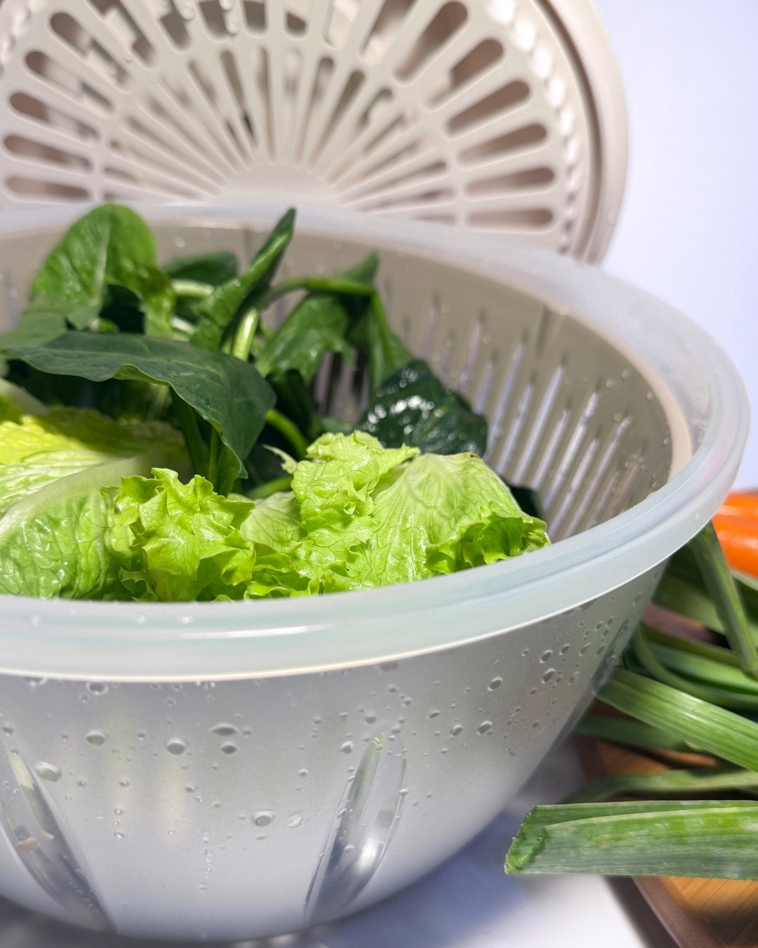 Çevirmeli Mekanizmalı Pratik Sebze Kurutucu Geniş Kapasite Ergonomik Tasarım Salata Kurutucu 4.5 Lt 