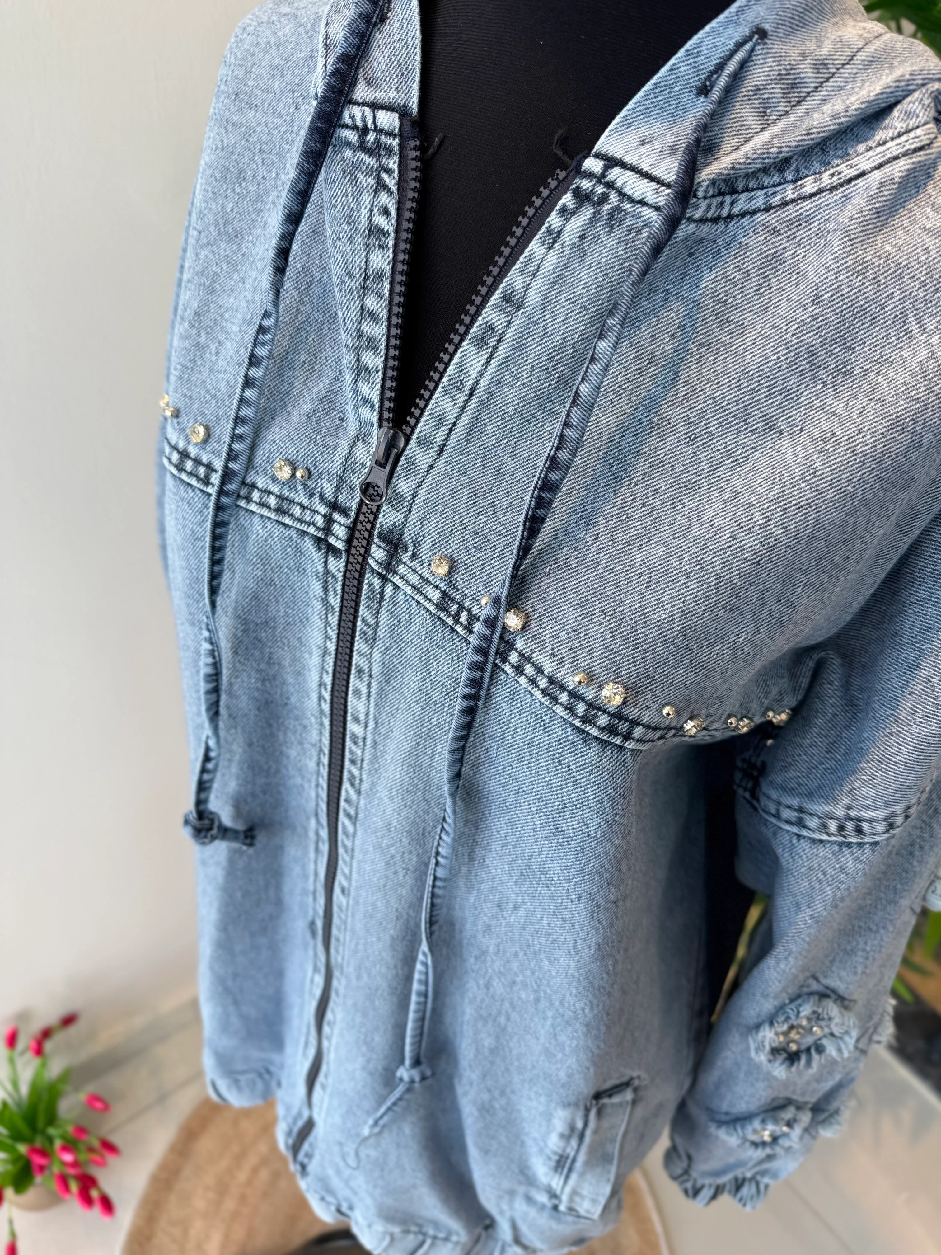 Kol Taşlı Kapüşonlu Denim Ceket
