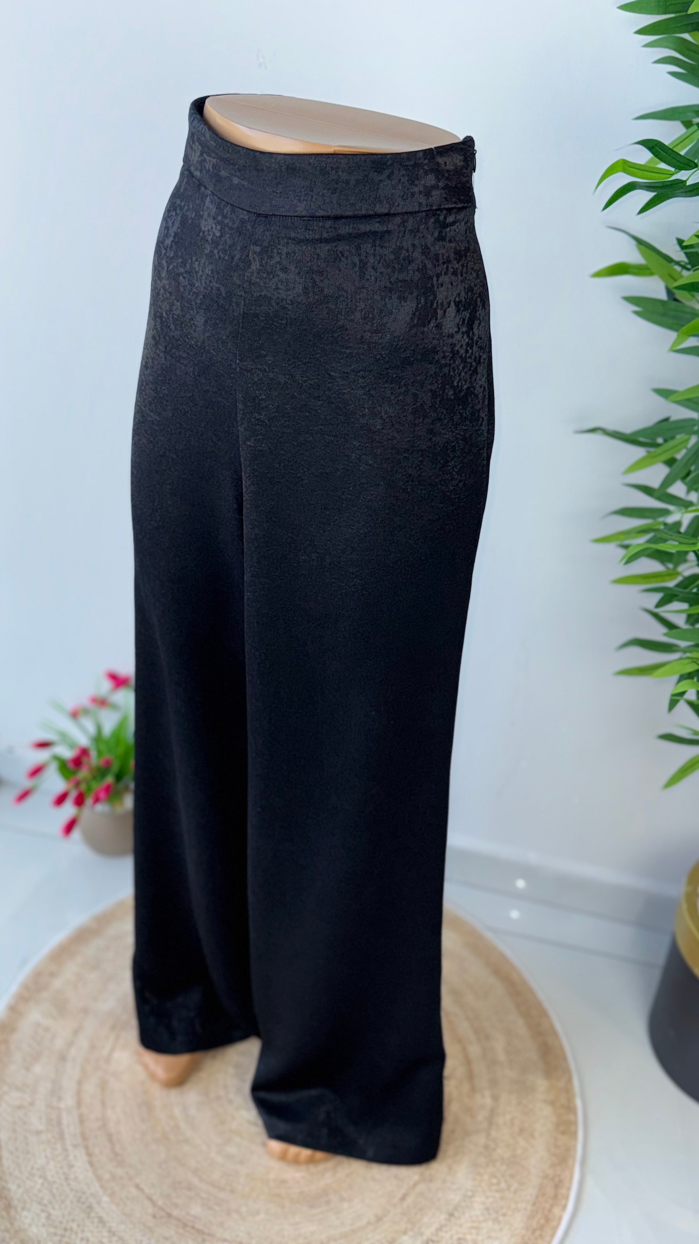Jakarlı siyah saten pantolon