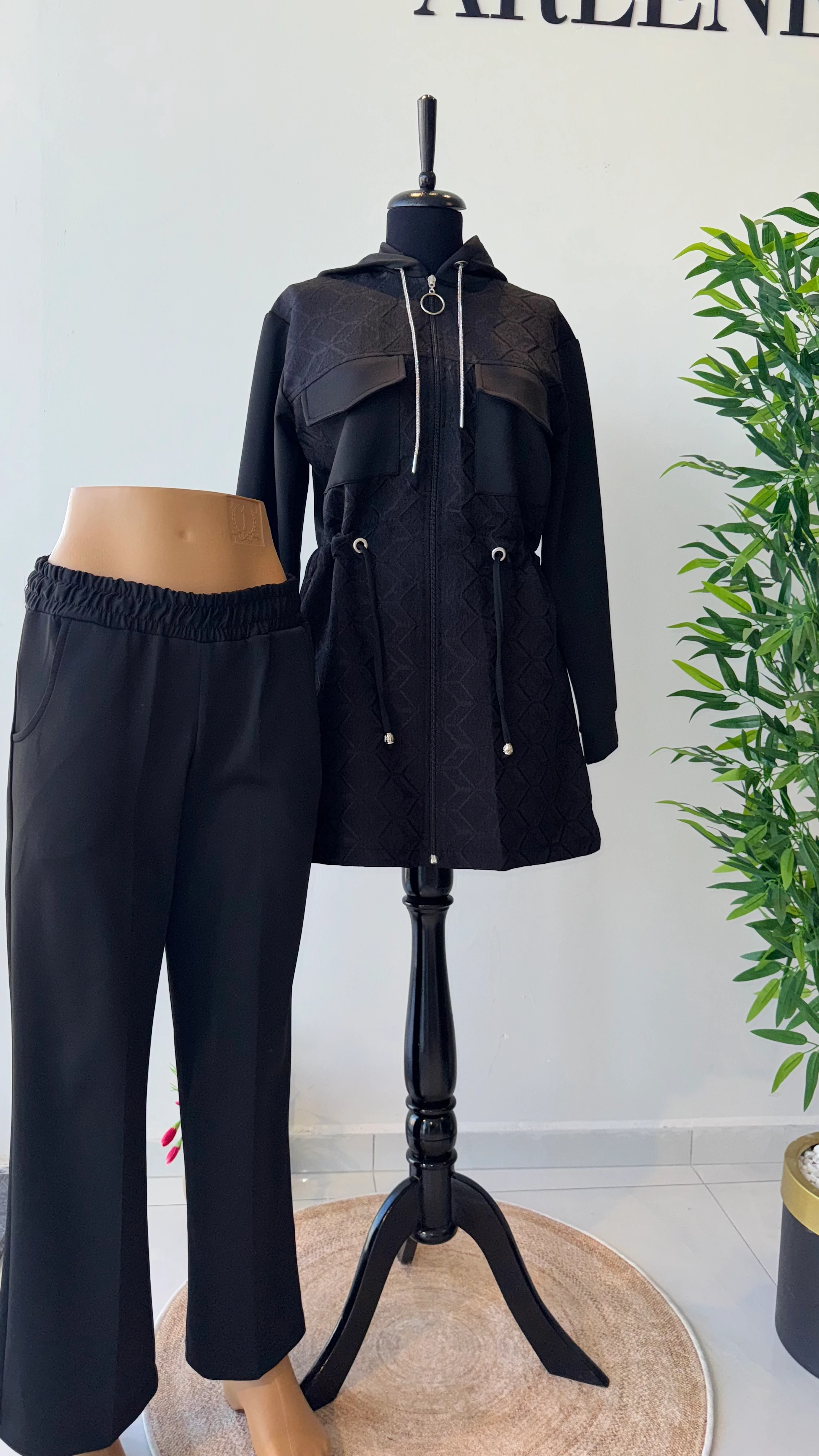 Ön Jakar Desenli Pantolonlu Takım - Siyah