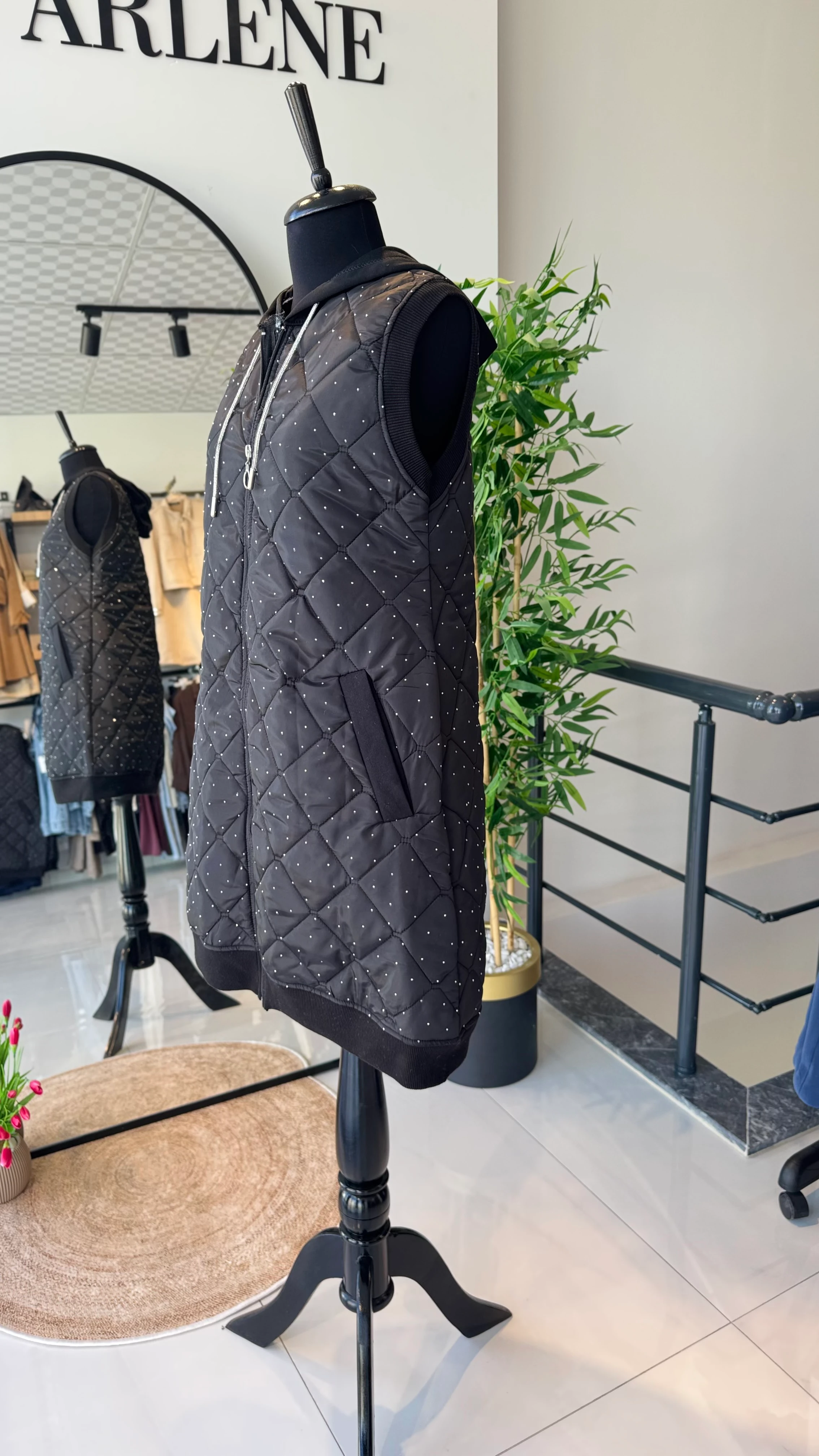 Boydan Taşlı Kapitone Yelek - Siyah