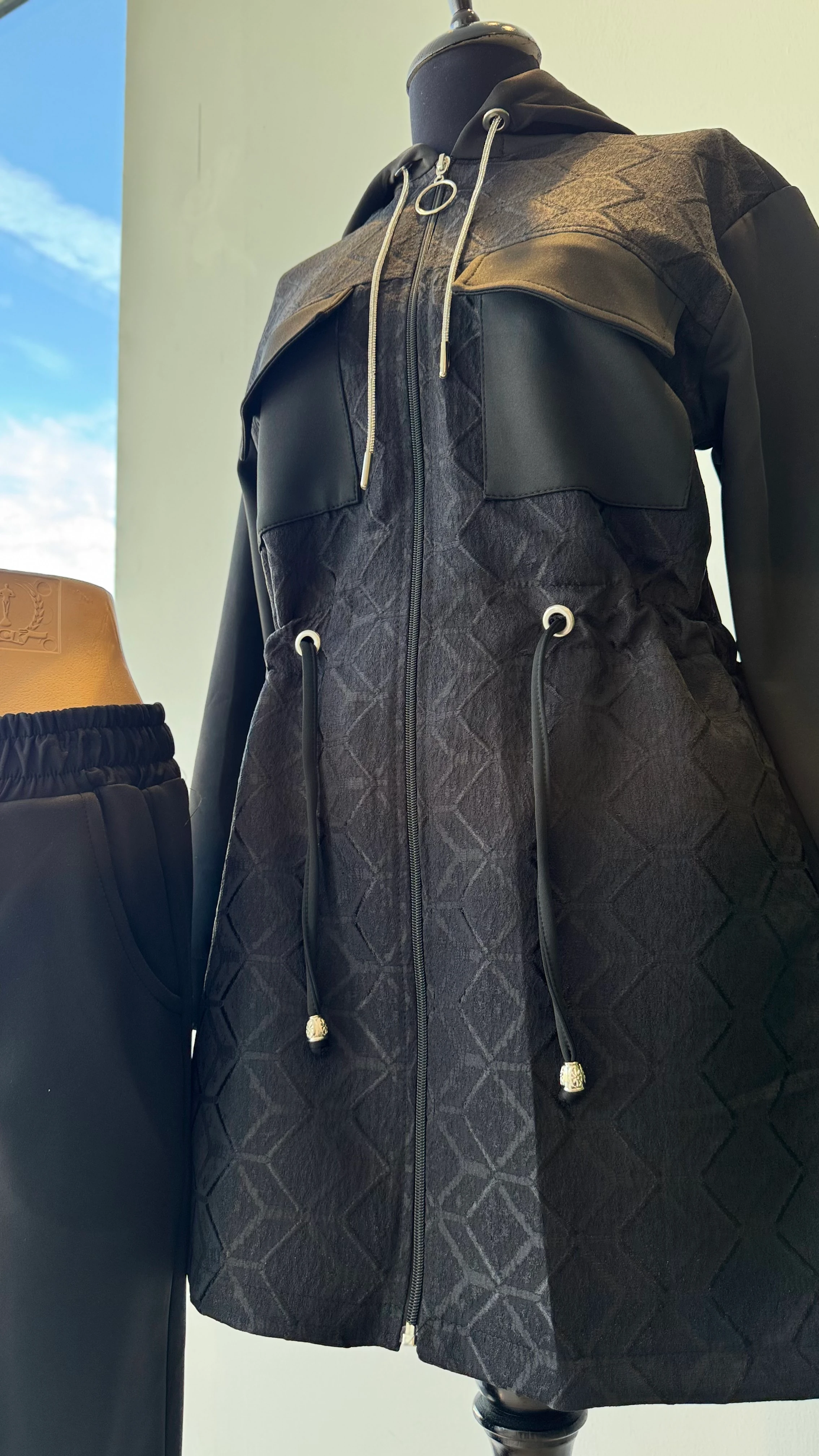 Ön Jakar Desenli Pantolonlu Takım - Siyah