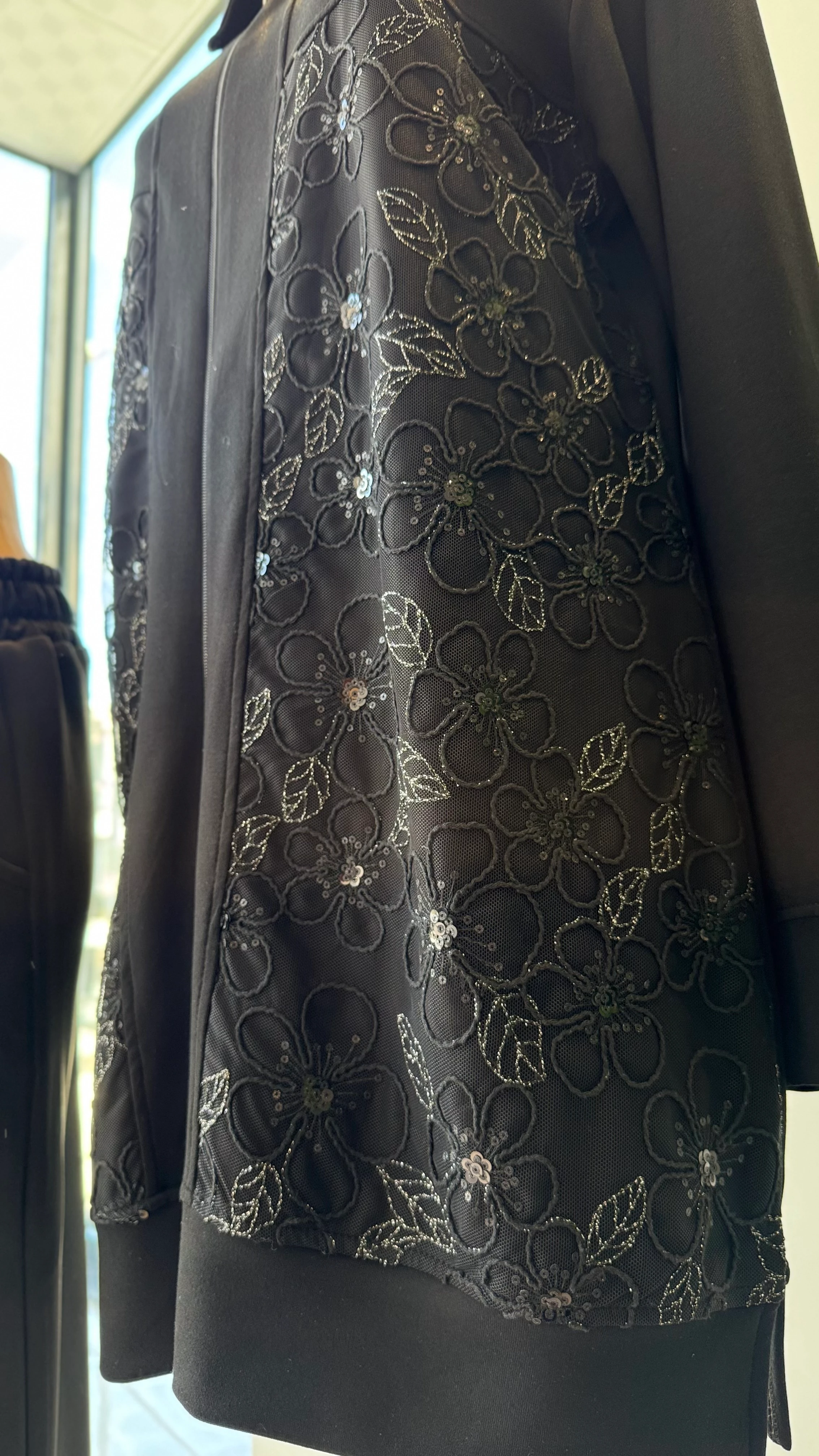 Önü Dantelli Pantolonlu Takım - Siyah