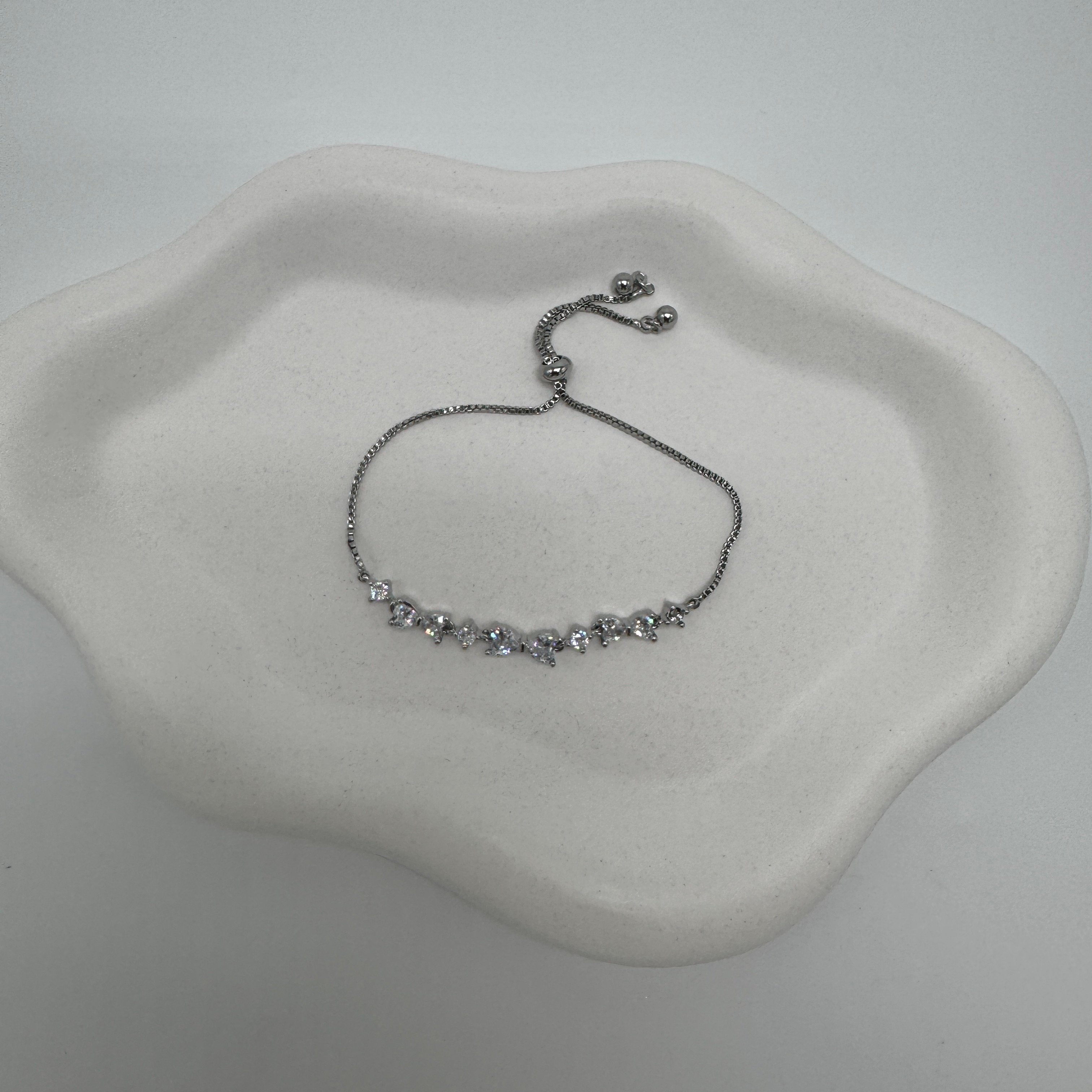 Özel Seri Silver Kalp Detaylı Taşlı Bileklik - Silver