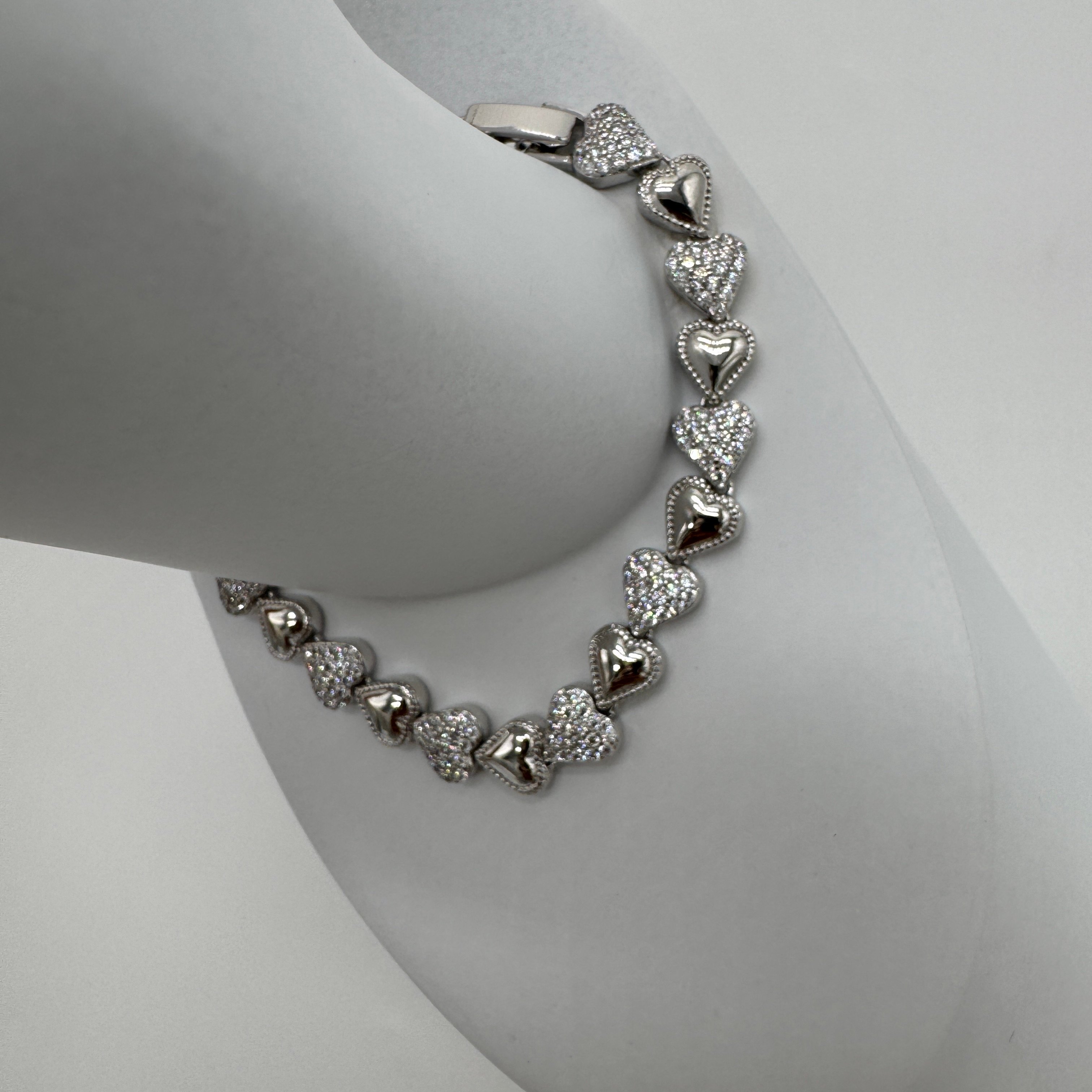 Özel Seri Silver Queen Taşlı Kalp Detay Bileklik - Silver