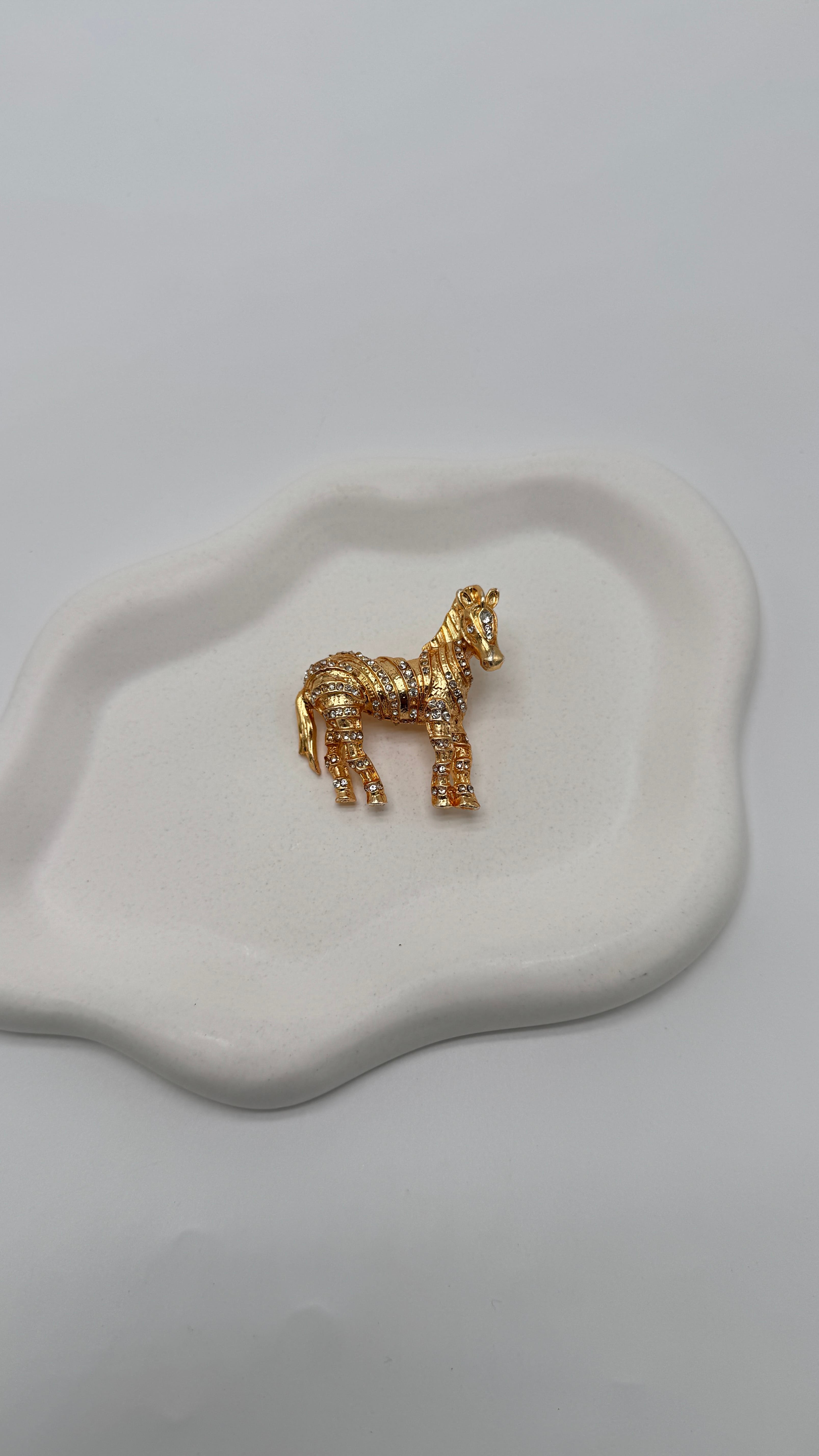 Gold Taş Detay Altın At Broş