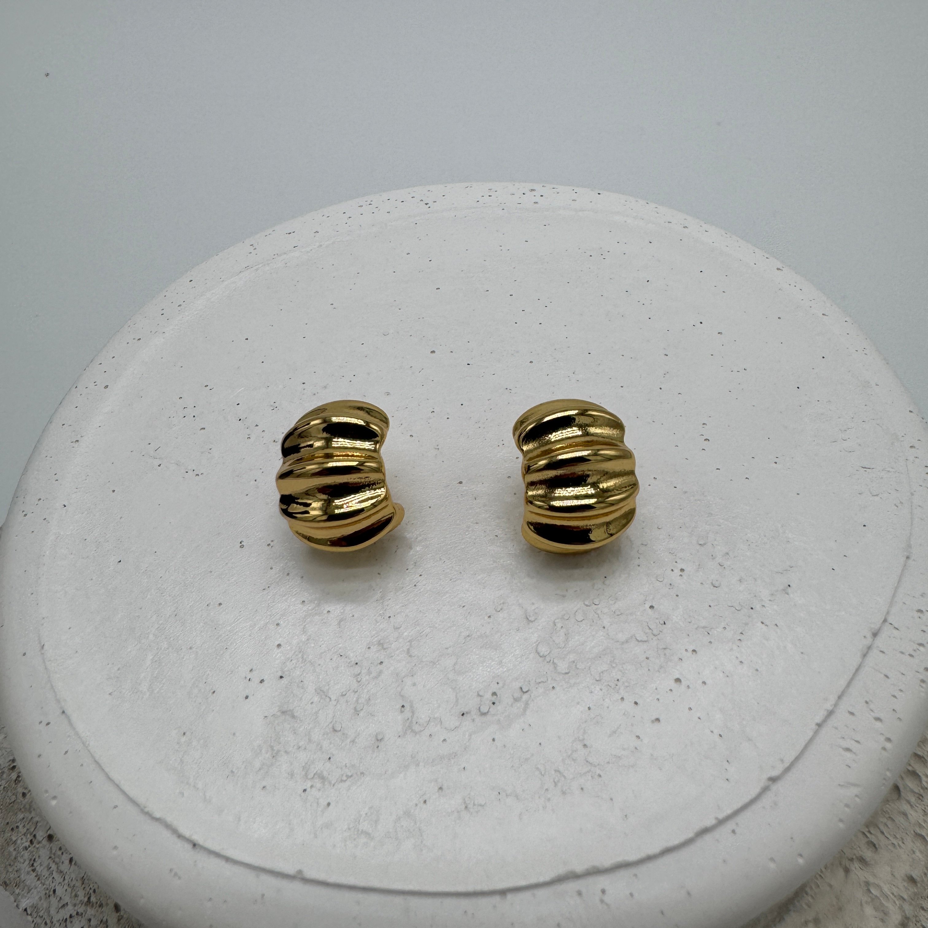 Çelik Gold Kabartma Detay Vintage Küpe - Gold