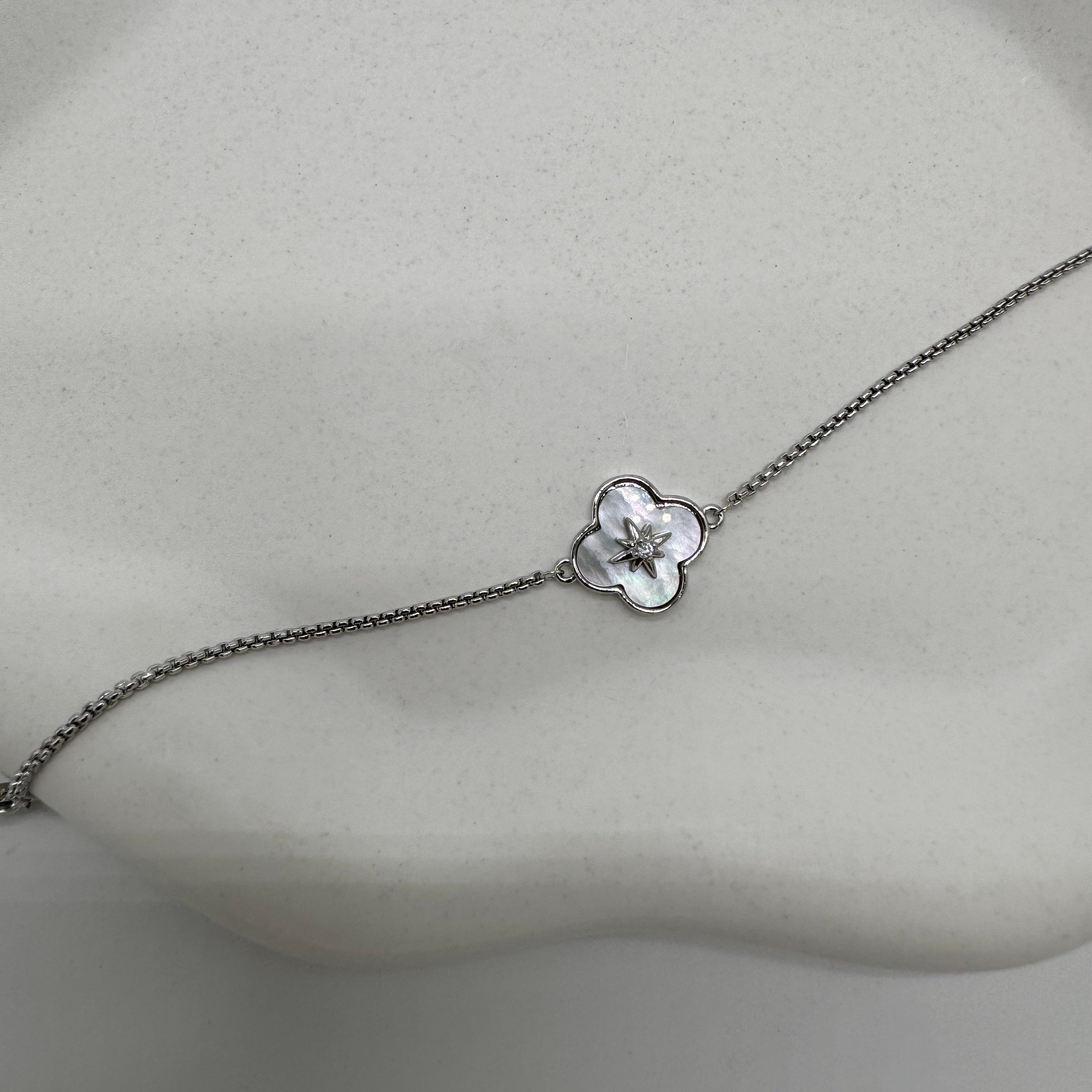 Özel Seri Silver Yonca Detay Bileklik - Silver