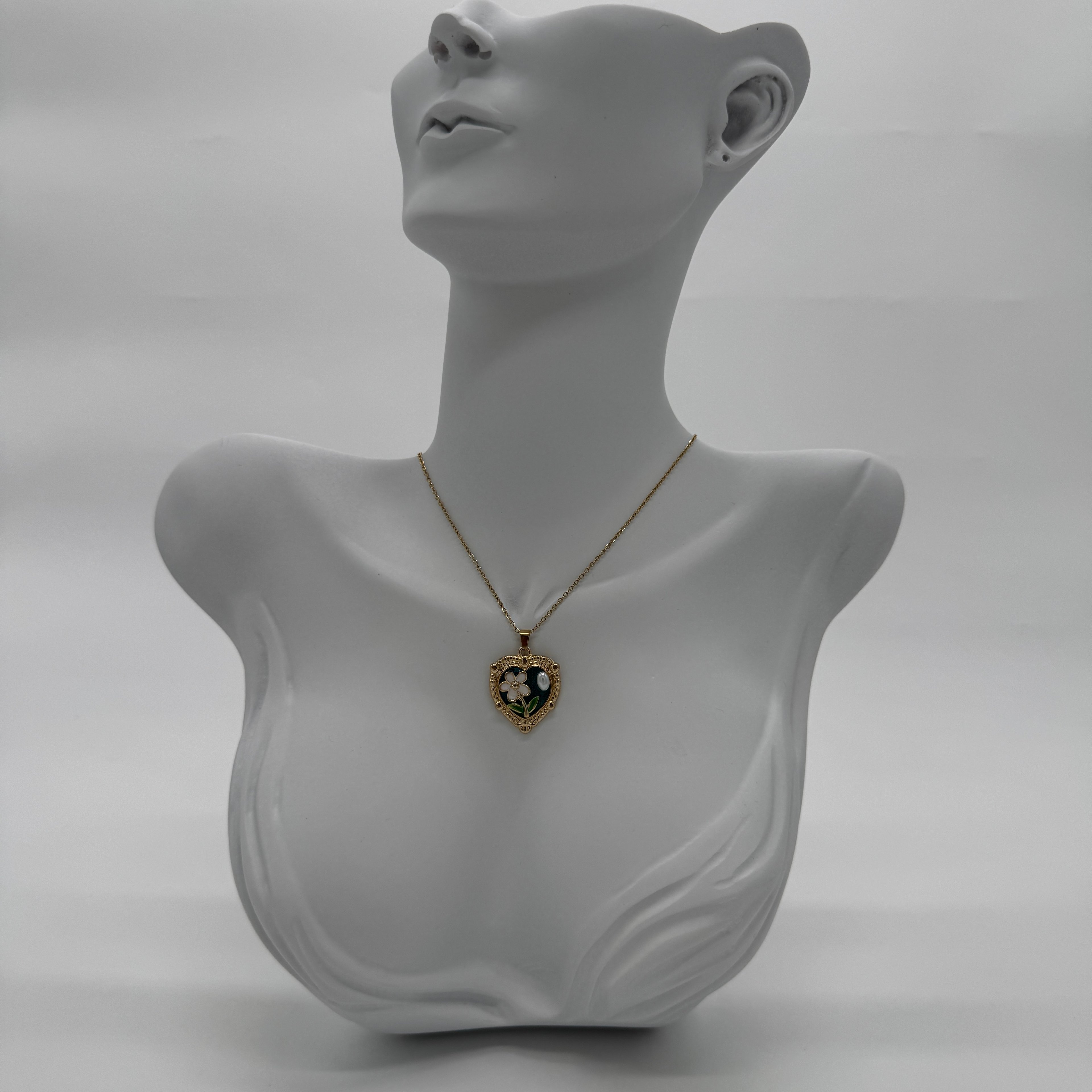 Çelik Vintage Sanat Kolye Serisi: Kalp Model Çiçek Detay - Gold