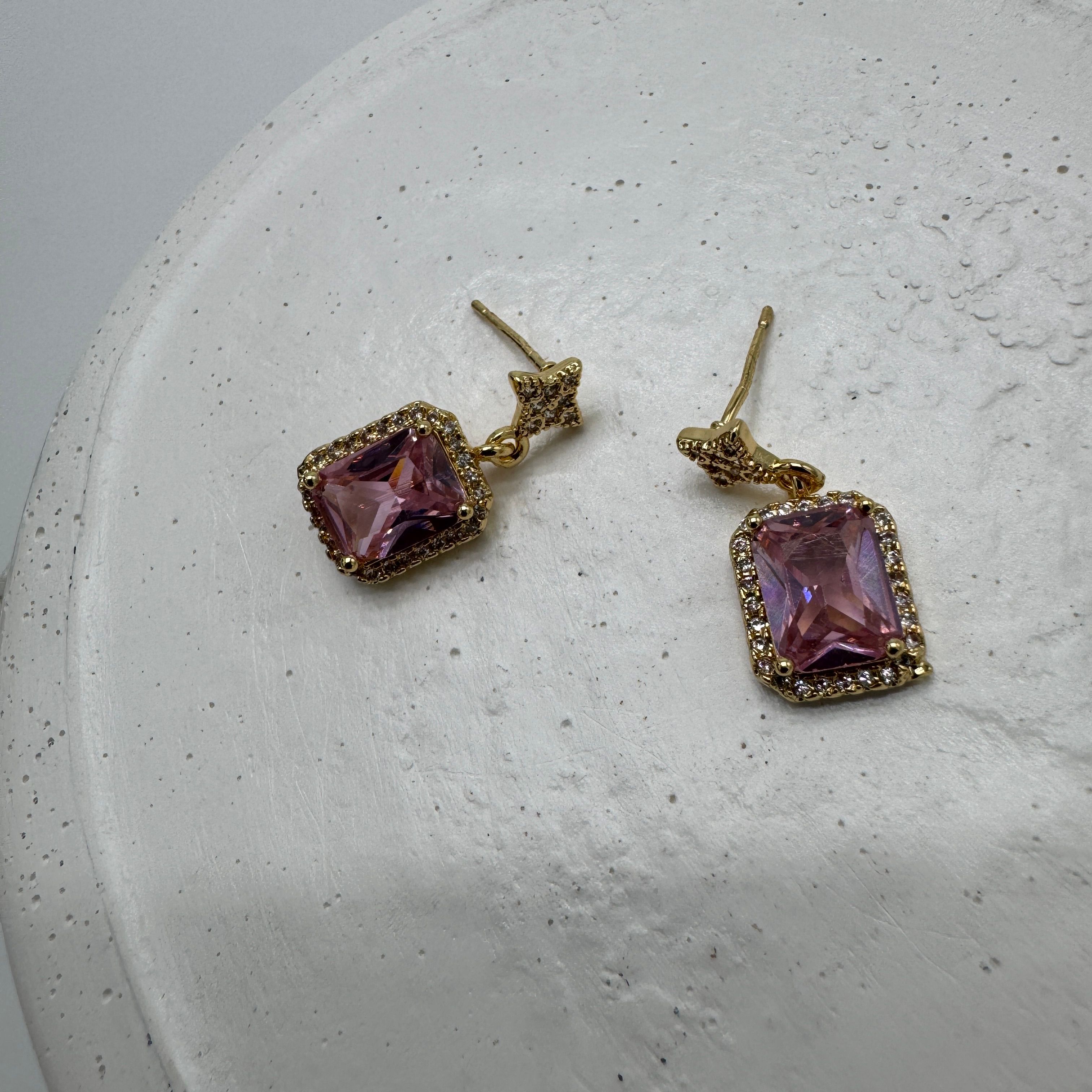 Özel Seri  Prenses Model Pembe Taşlı Küpe - Gold