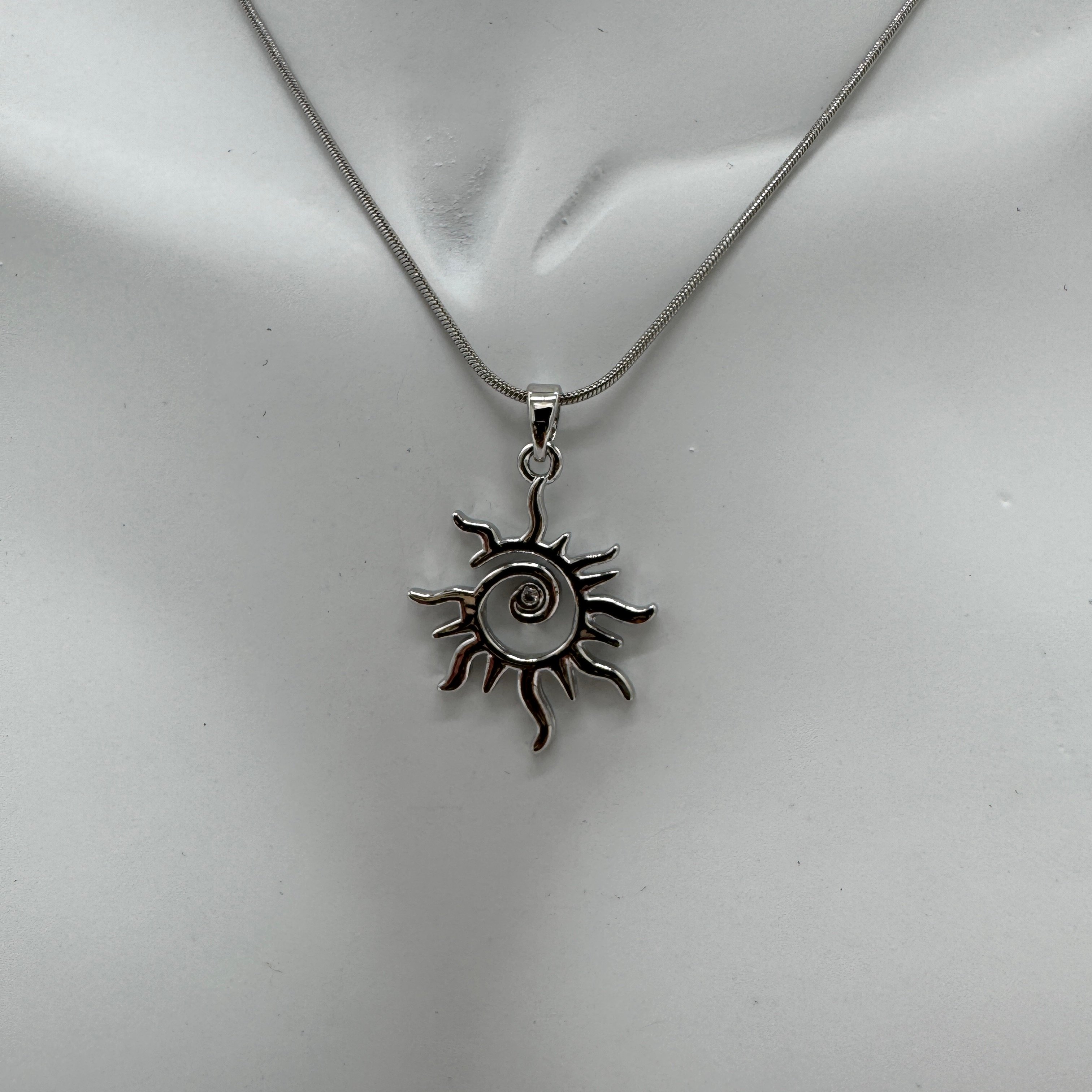 Çelik Silver Güneş Detay Kolye - Silver