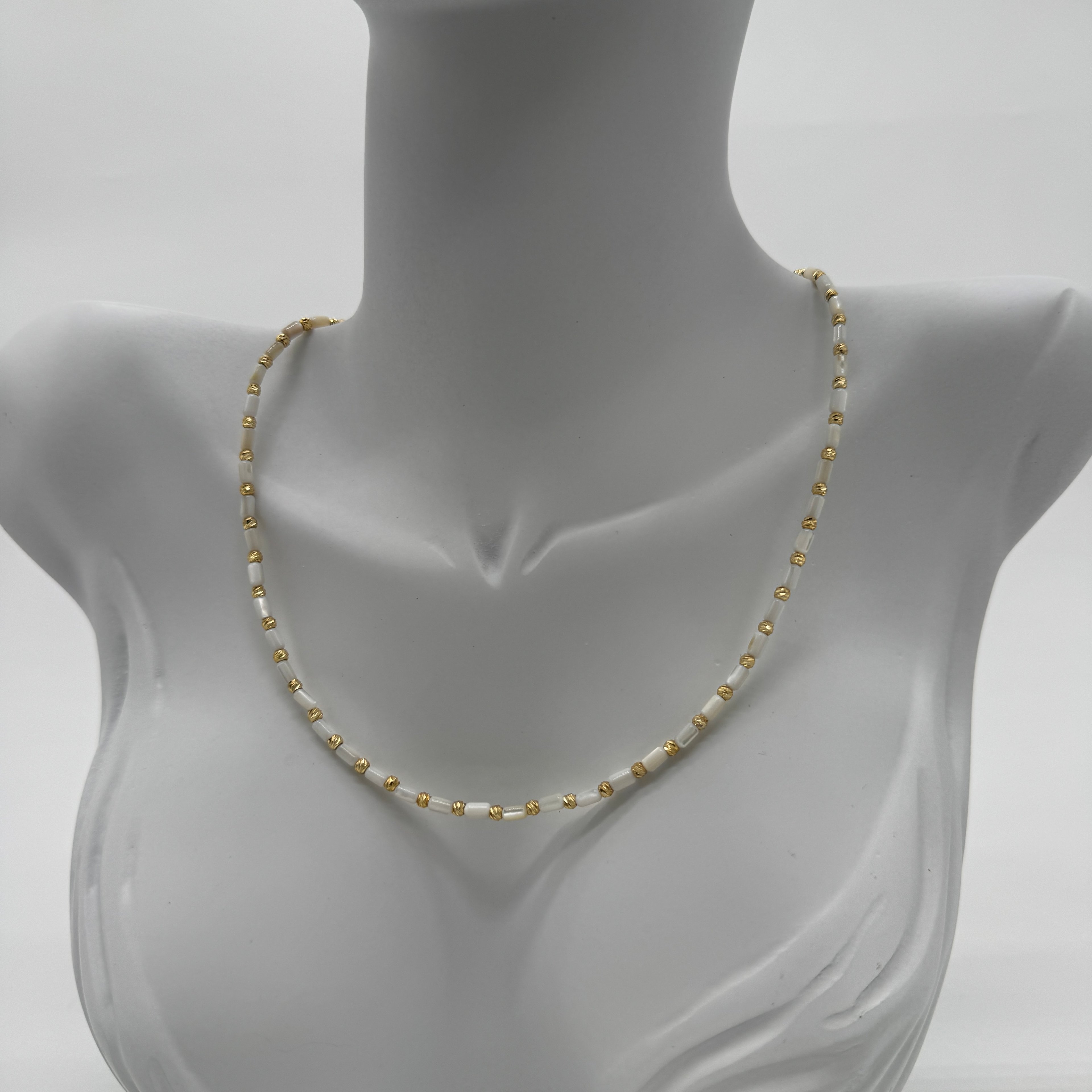 Beyaz Boncuklu Minimal Doreli Kolye - Gold