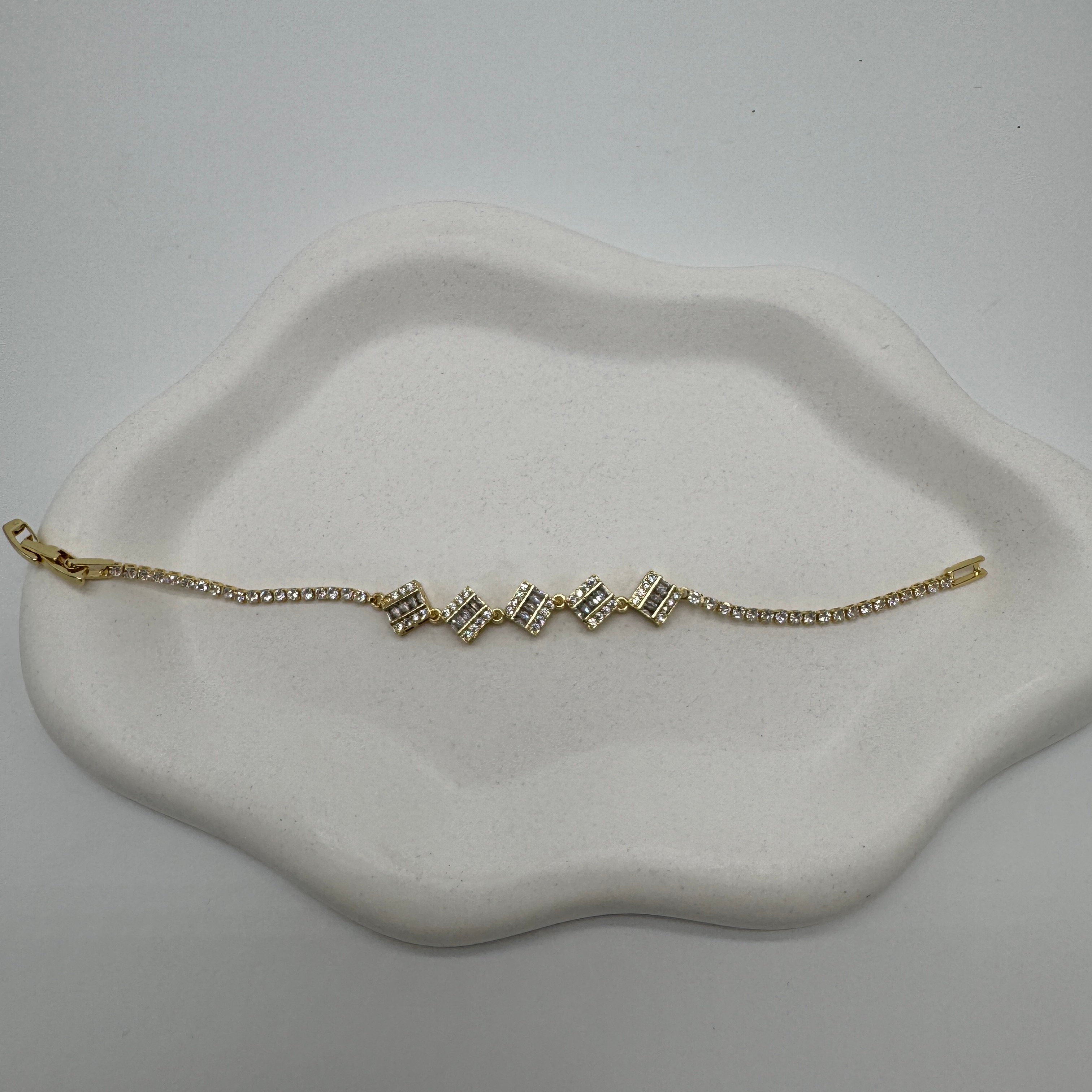 Özel Seri Gold Kare Taşlı Detay Su Yolu Bileklik - Gold